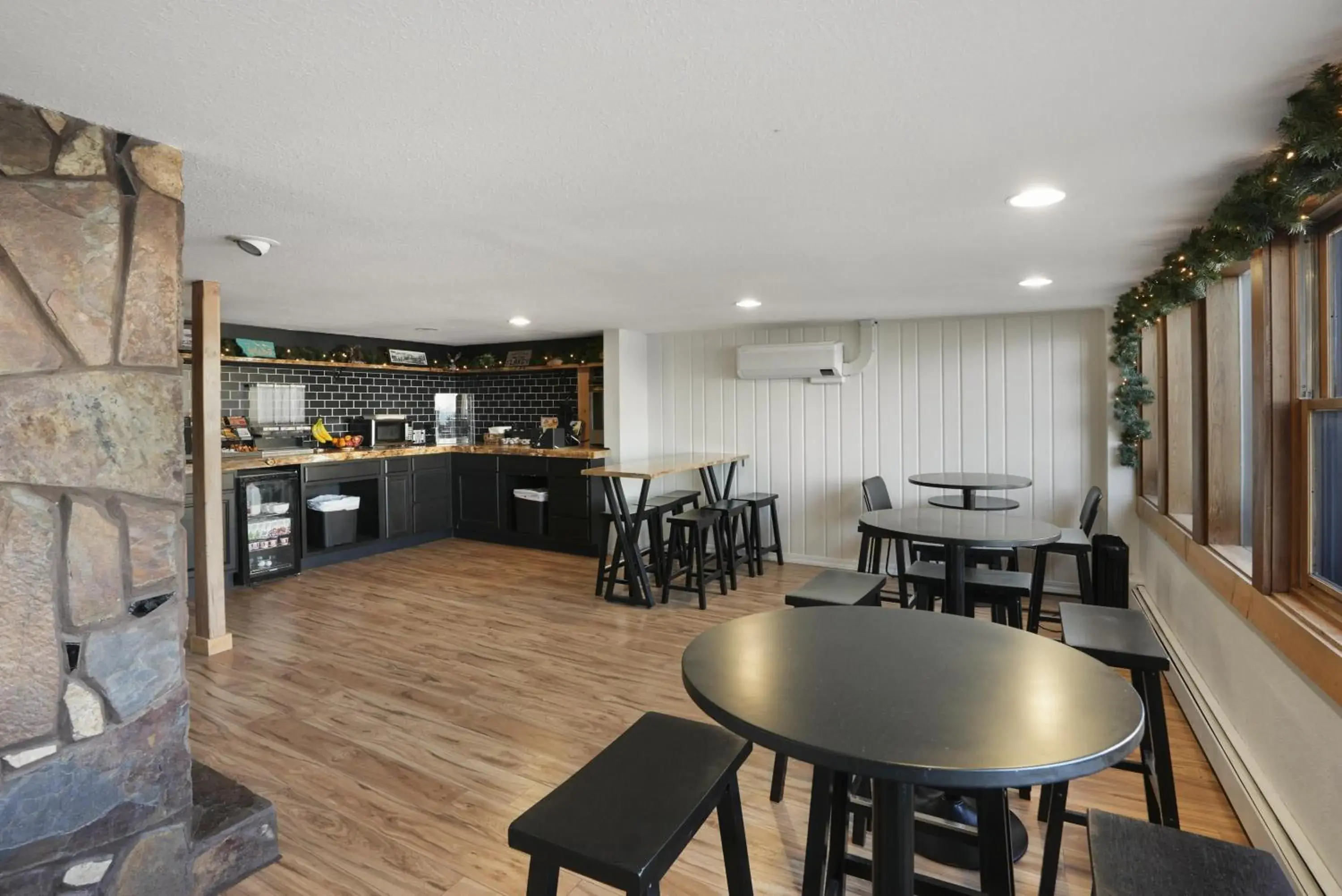 Breakfast in Americas Best Value Inn Polson Breakfast in Americas Best Value Inn Polson