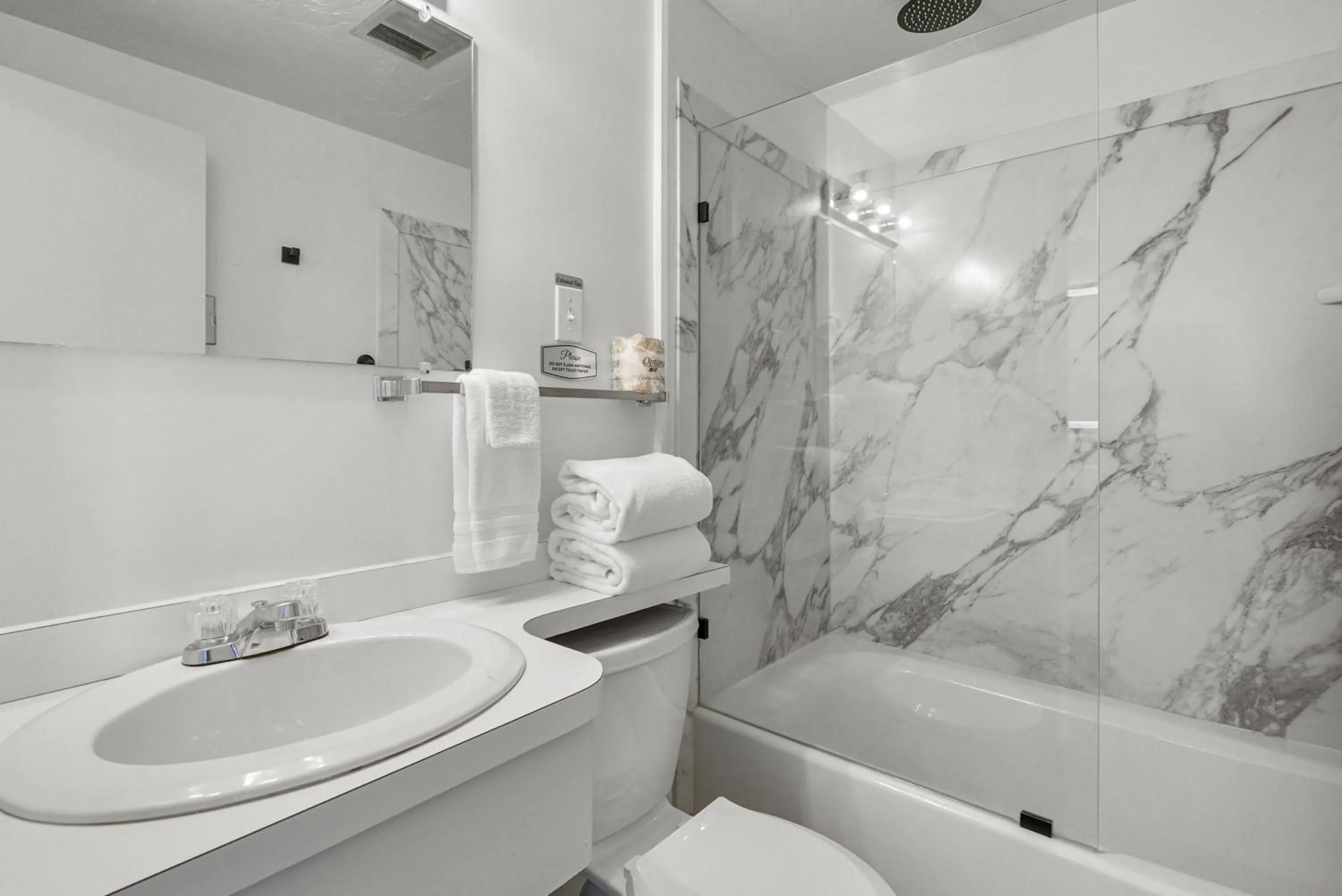 Bathroom in Americas Best Value Inn Polson