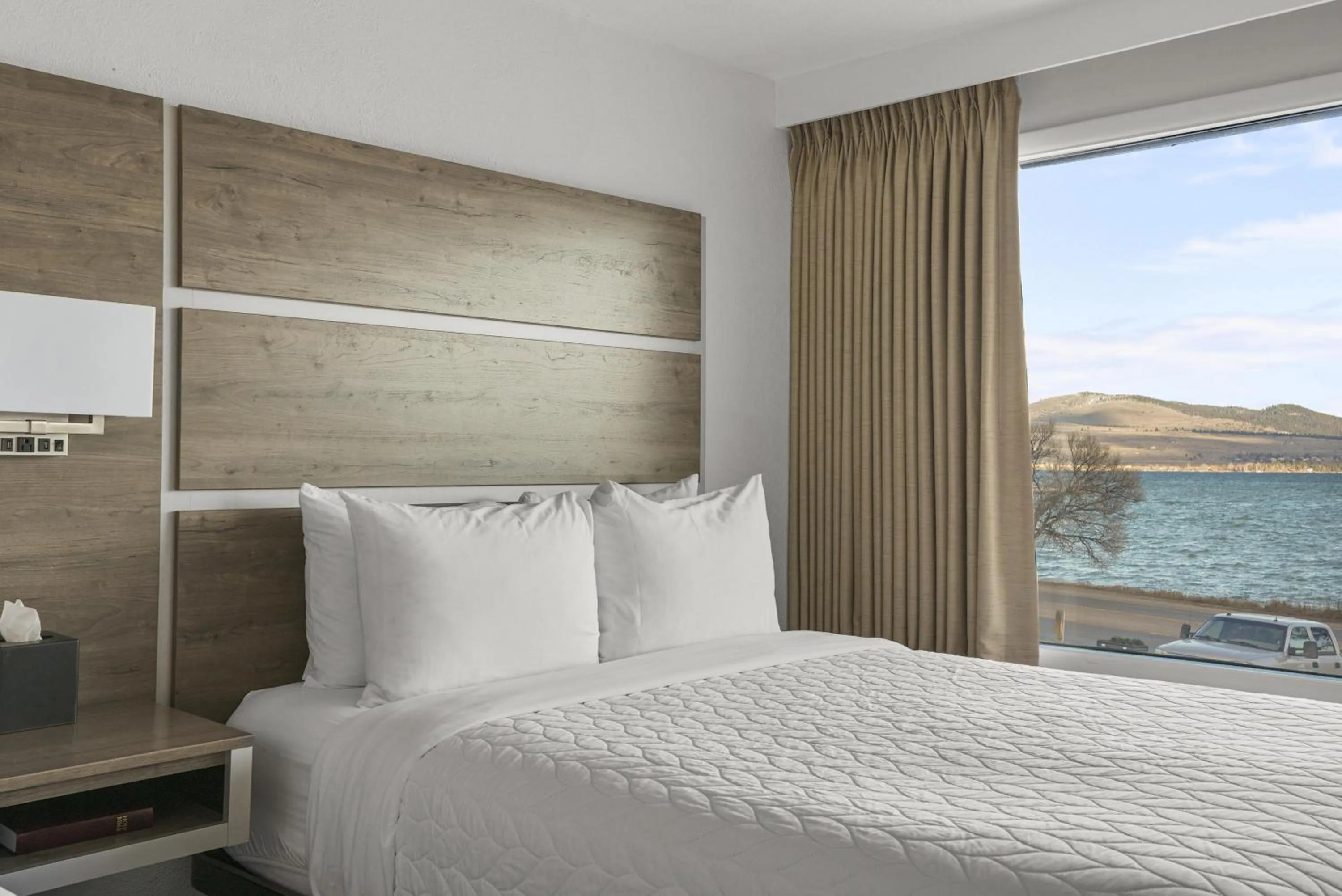 Bedroom in Americas Best Value Inn Polson