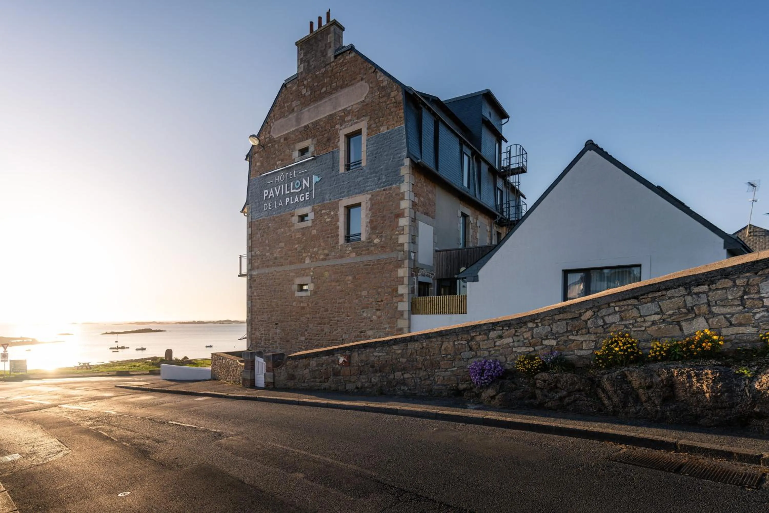 Property building in Pavillon de la plage