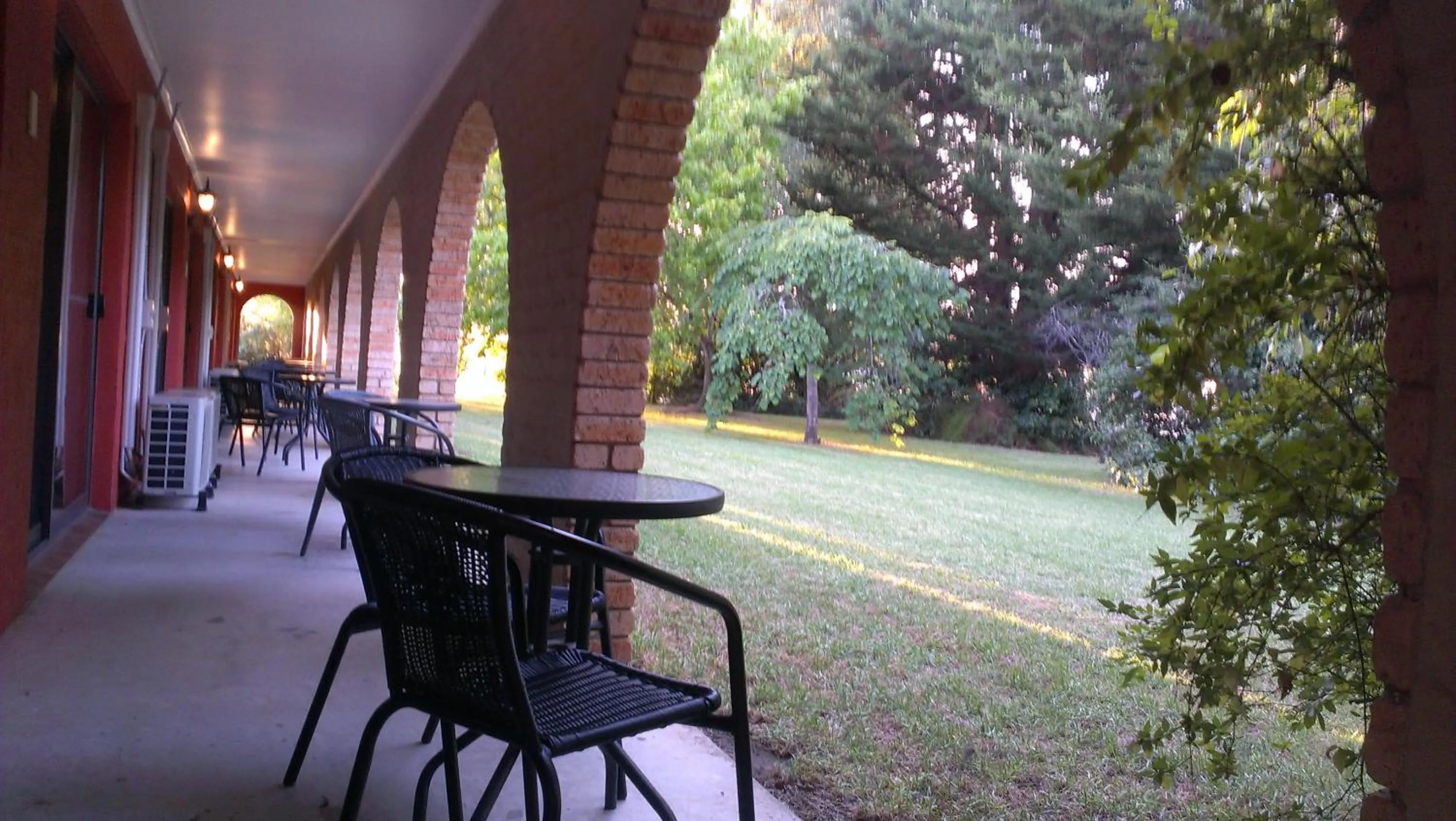 Patio in Idlewilde Town & Country Motor Inn