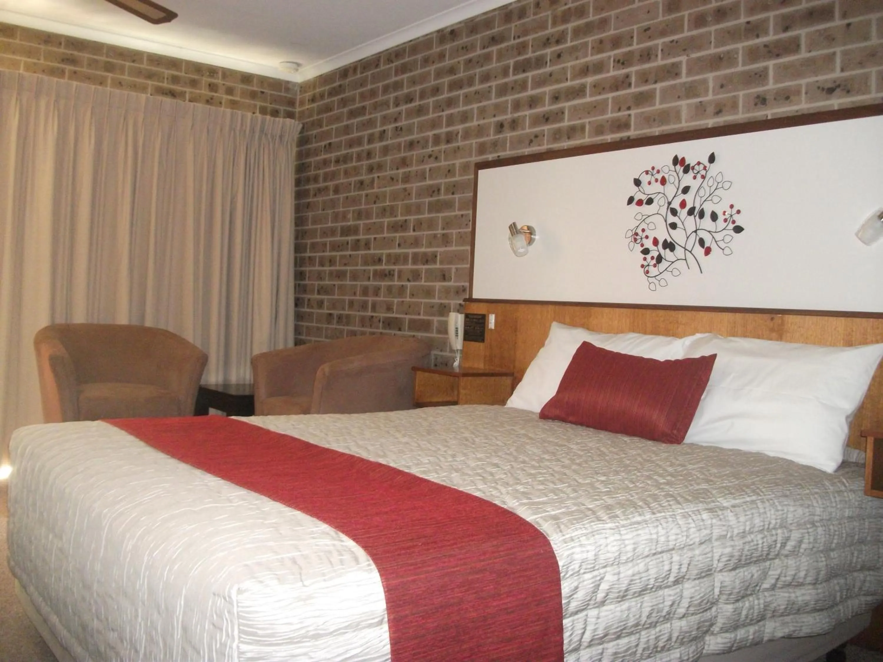 Bed in Idlewilde Town & Country Motor Inn