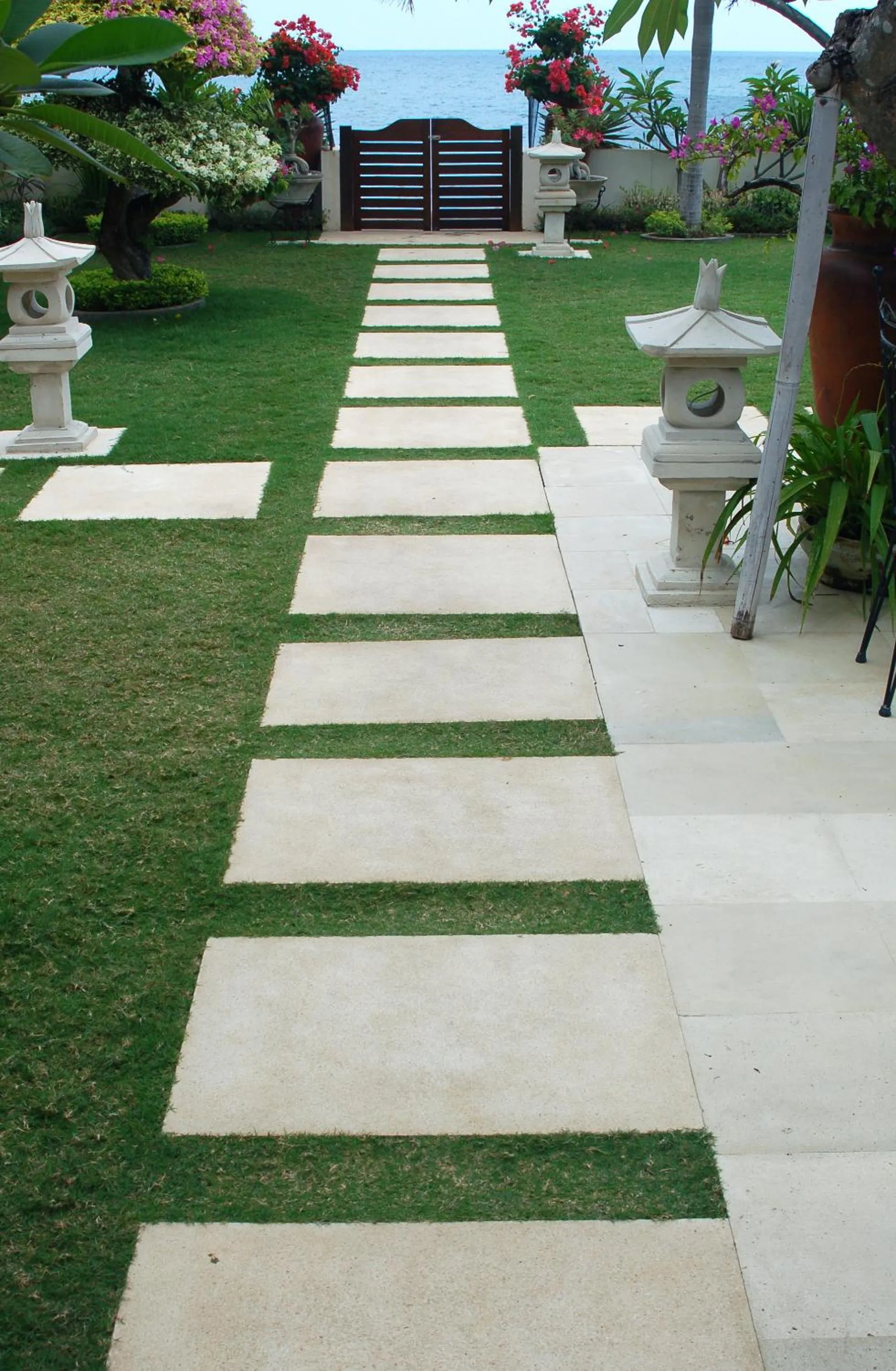 Garden in Frangipani Beach Hotel