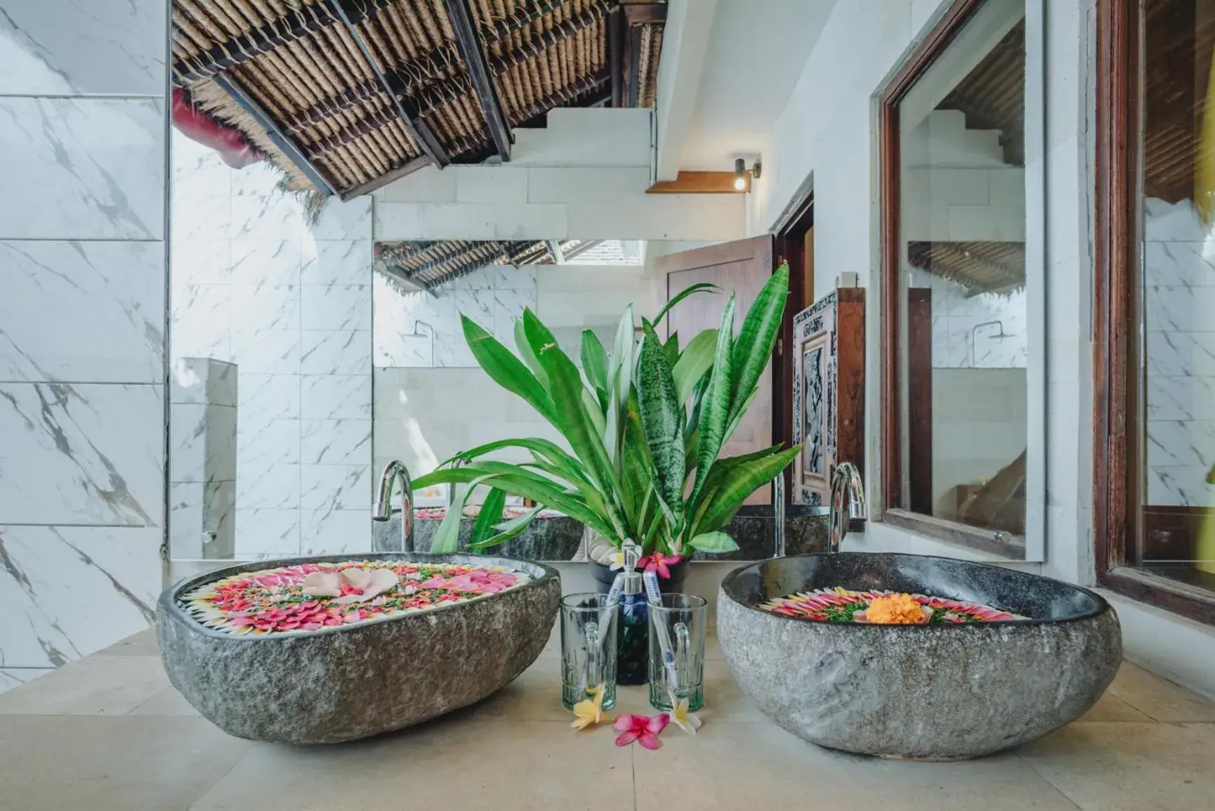 Suite with Sea View in Frangipani Beach Hotel Suite with Sea View in Frangipani Beach Hotel