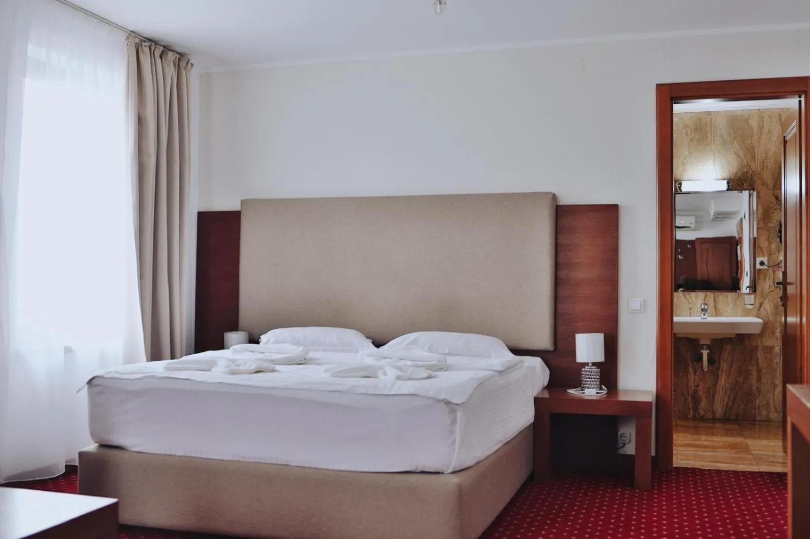 Hotel Dennis