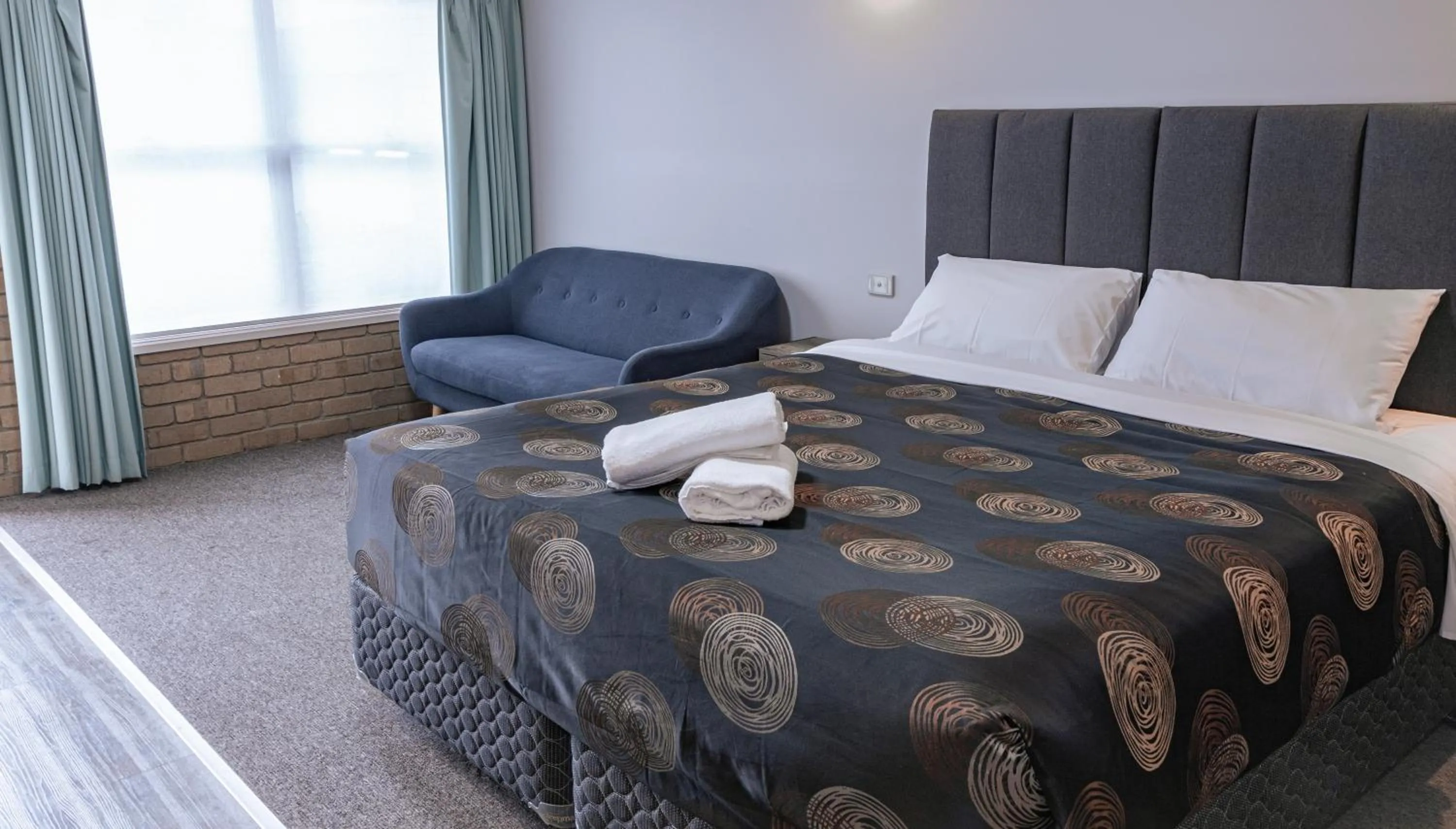 Bed in Tropicana Motor Inn