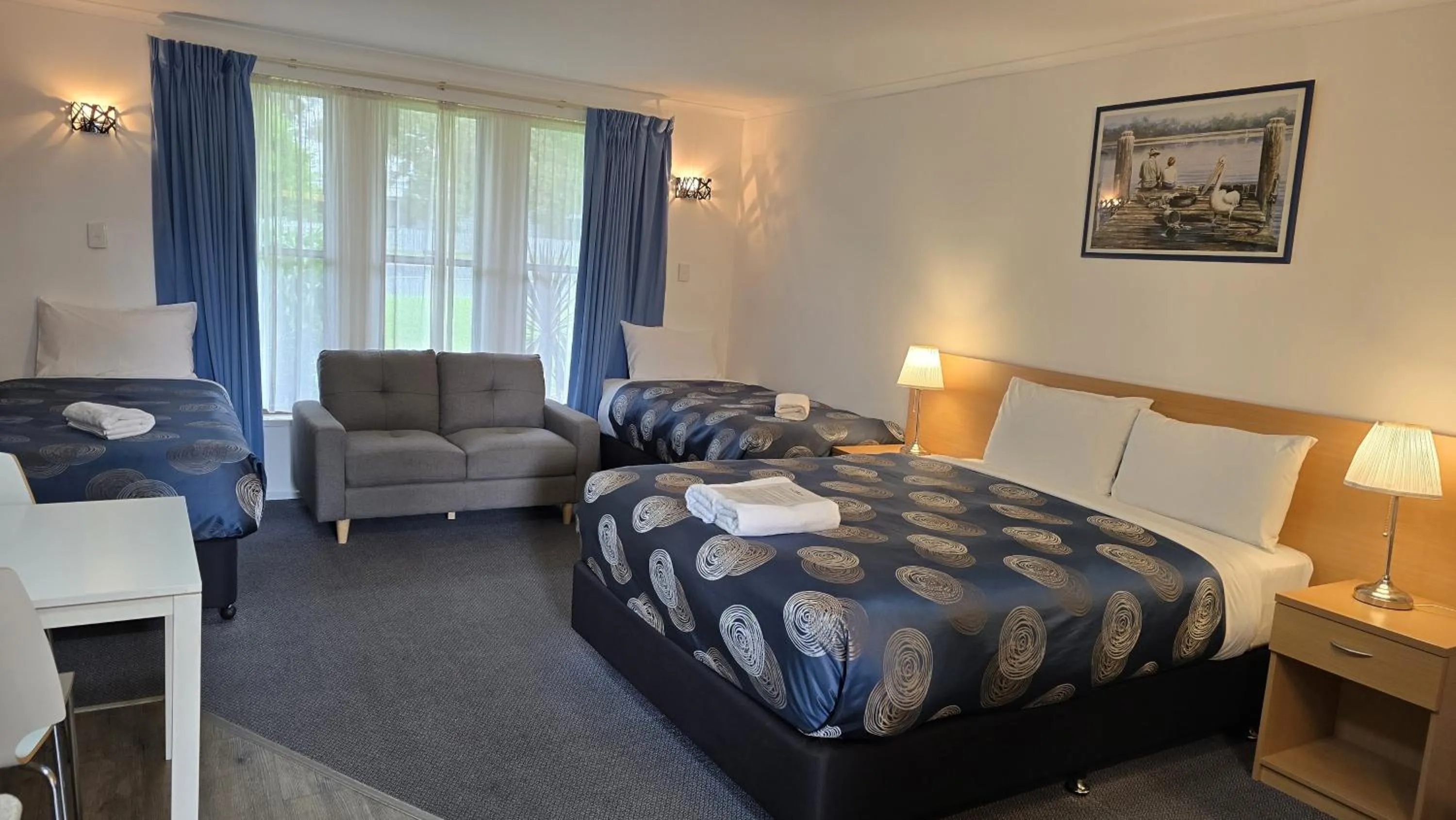 Bed in Tropicana Motor Inn
