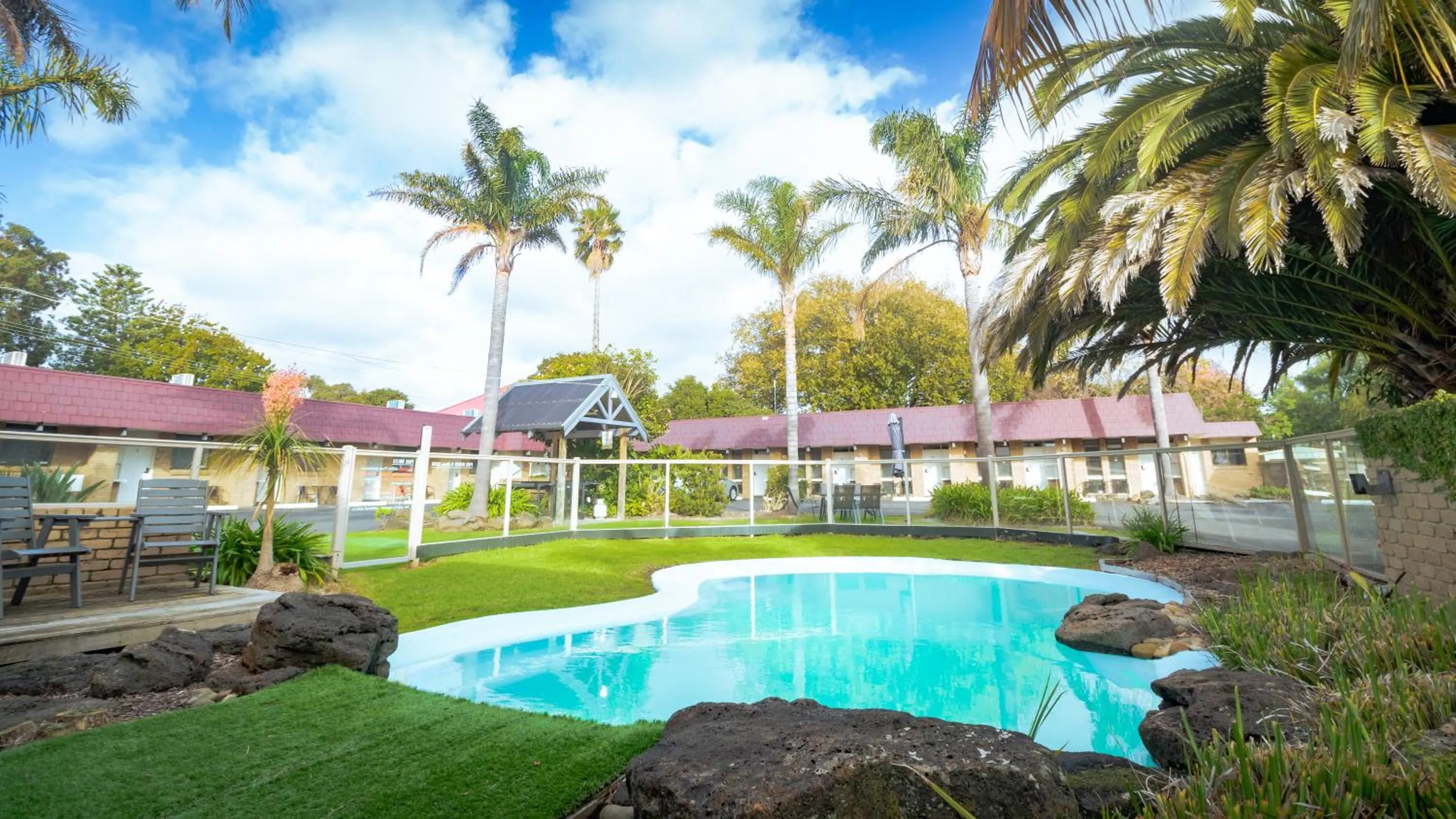 Property building in Tropicana Motor Inn