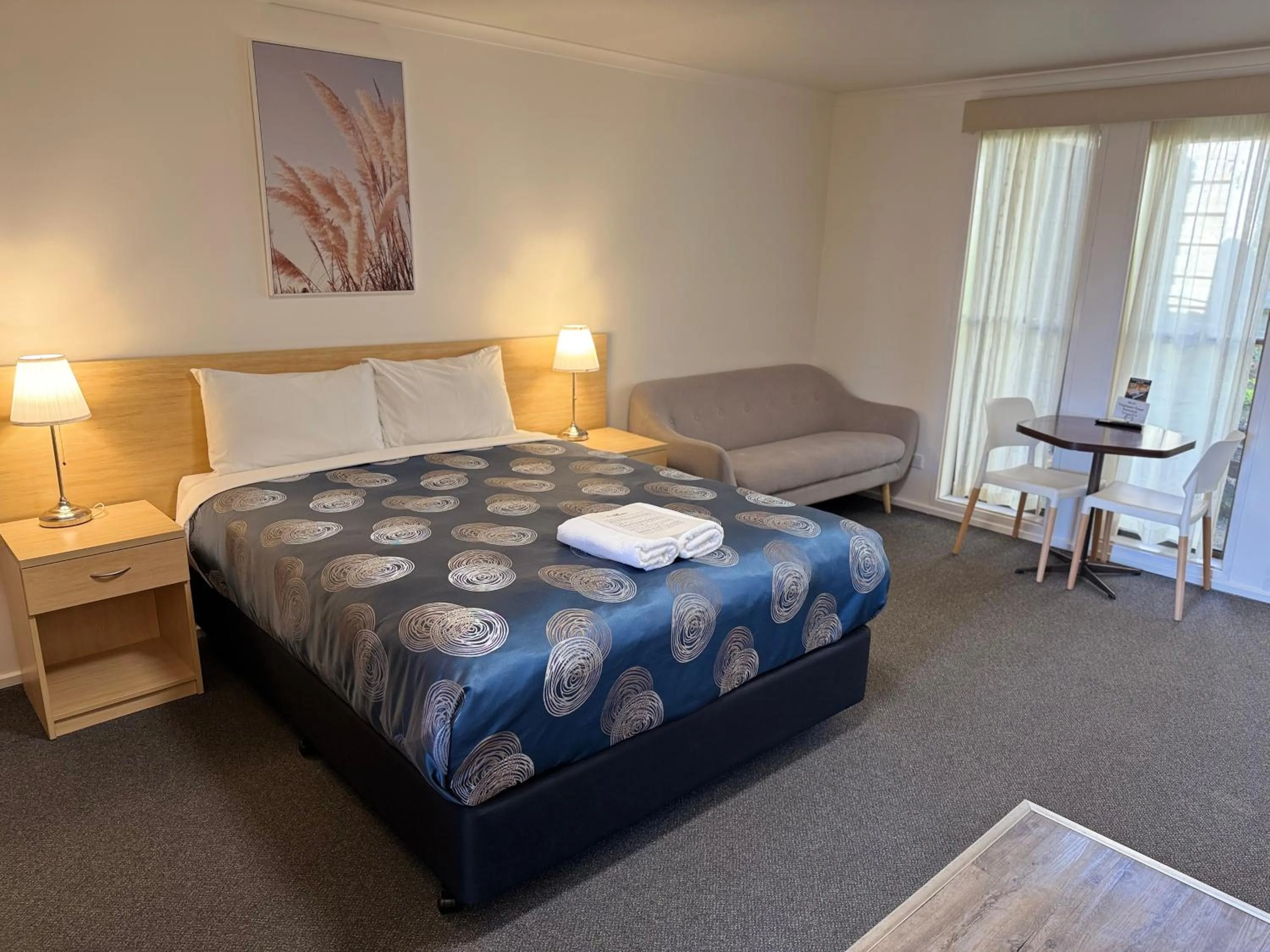 Bed in Tropicana Motor Inn