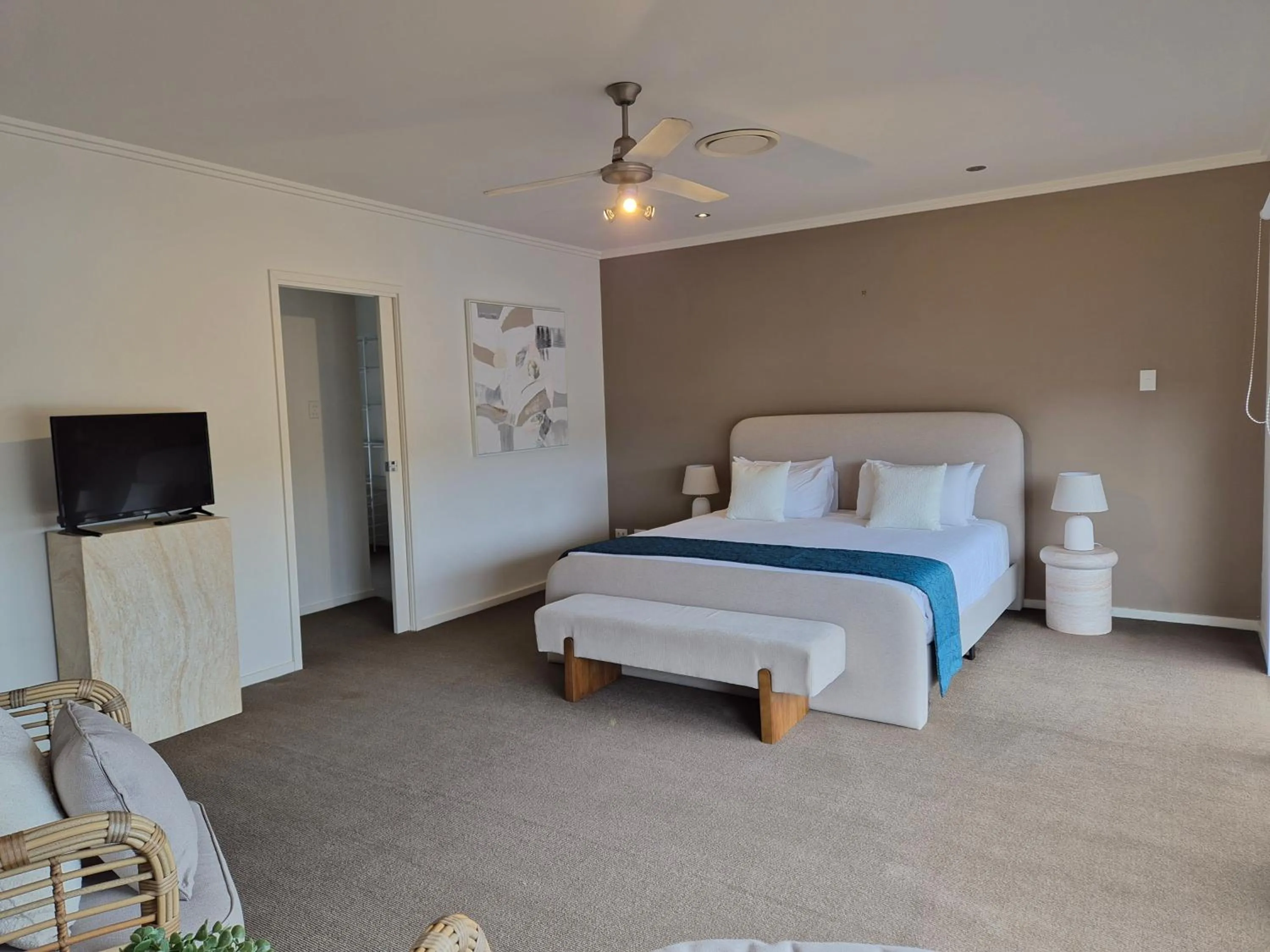 Bedroom, Bed in Quarterdecks Retreat