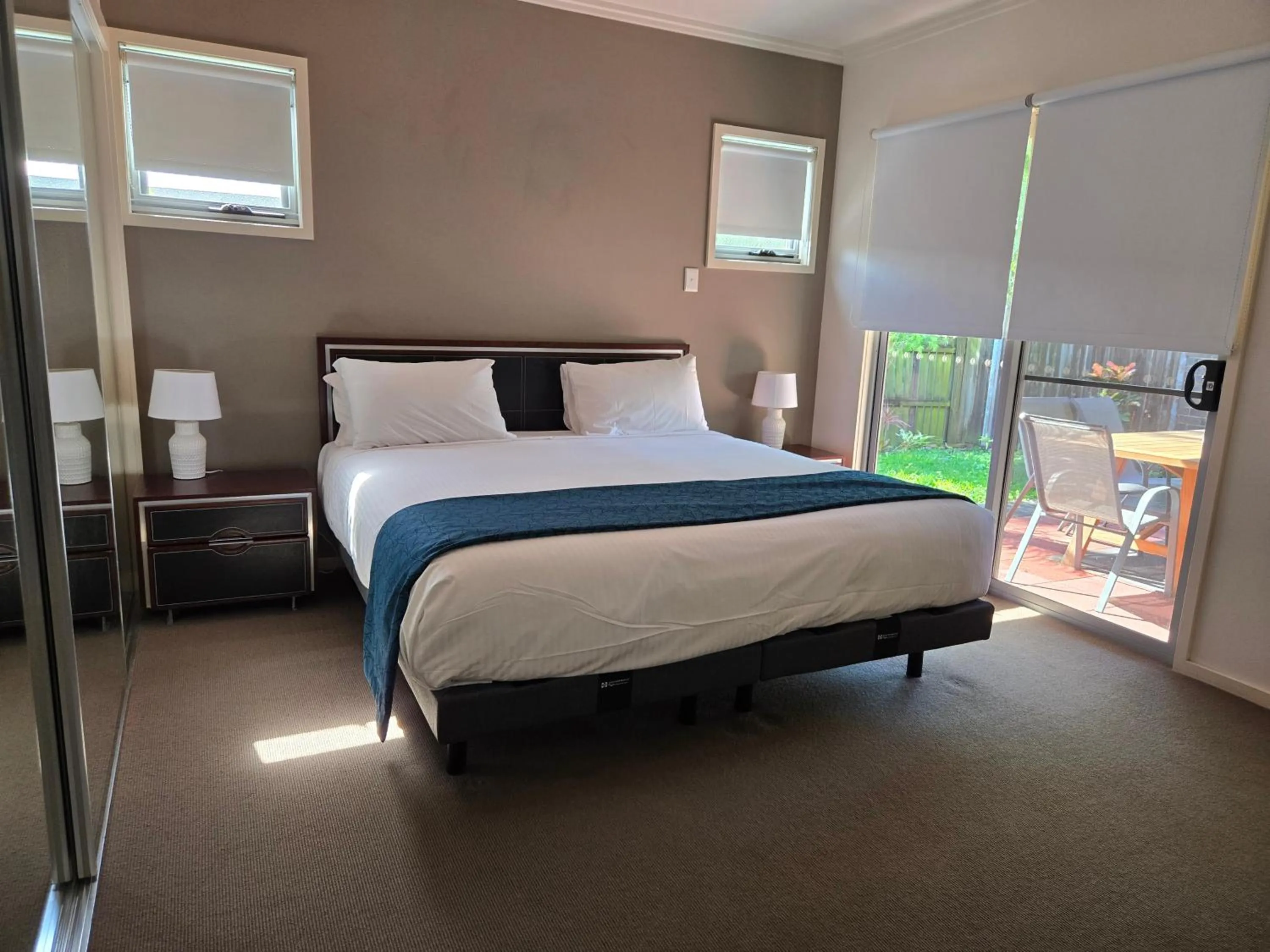 Bedroom, Bed in Quarterdecks Retreat