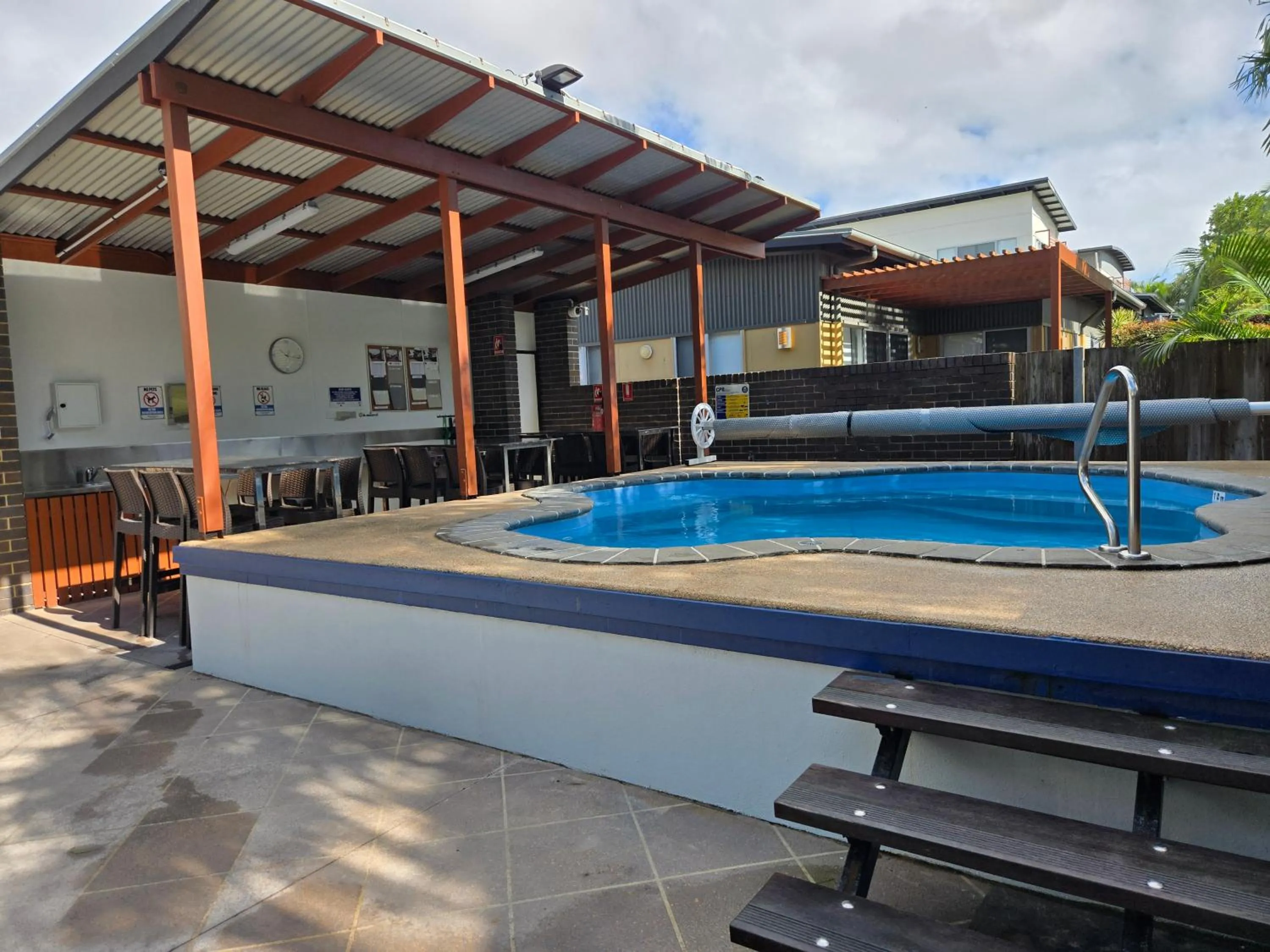 BBQ facilities in Quarterdecks Retreat