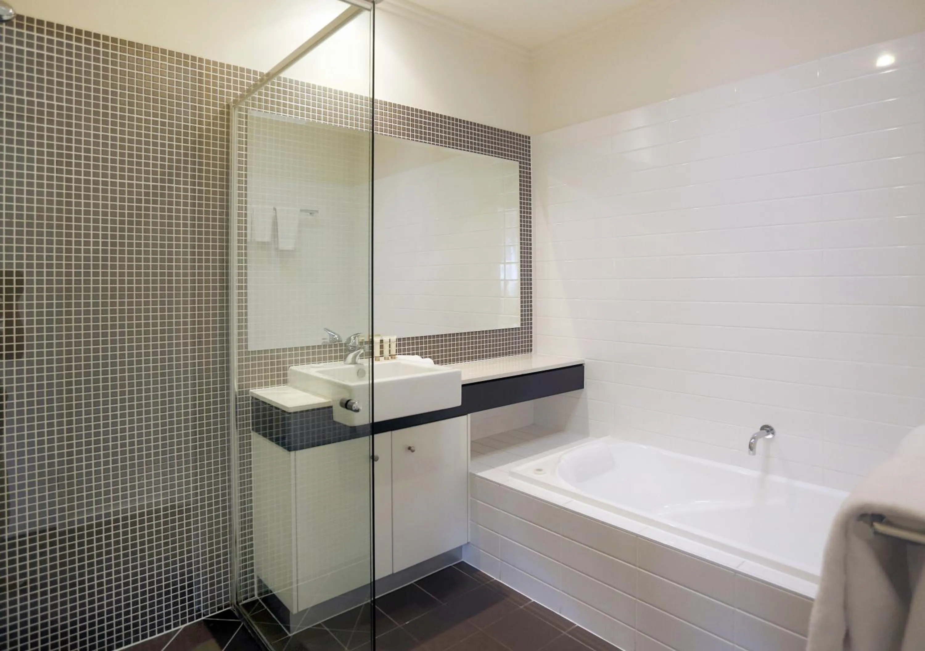 Bathroom in Quarterdecks Retreat