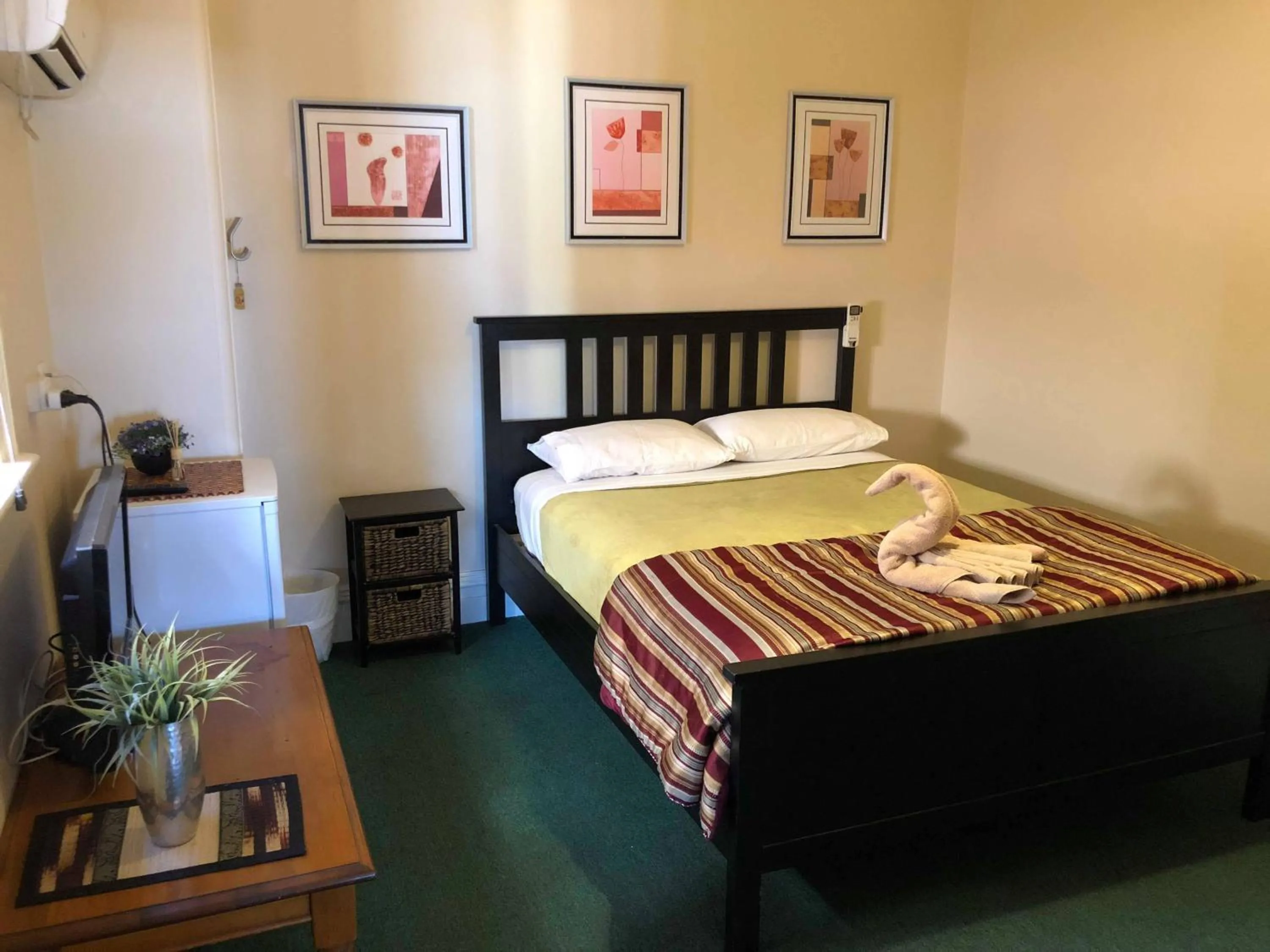 Bed in Junction Hotel Moora