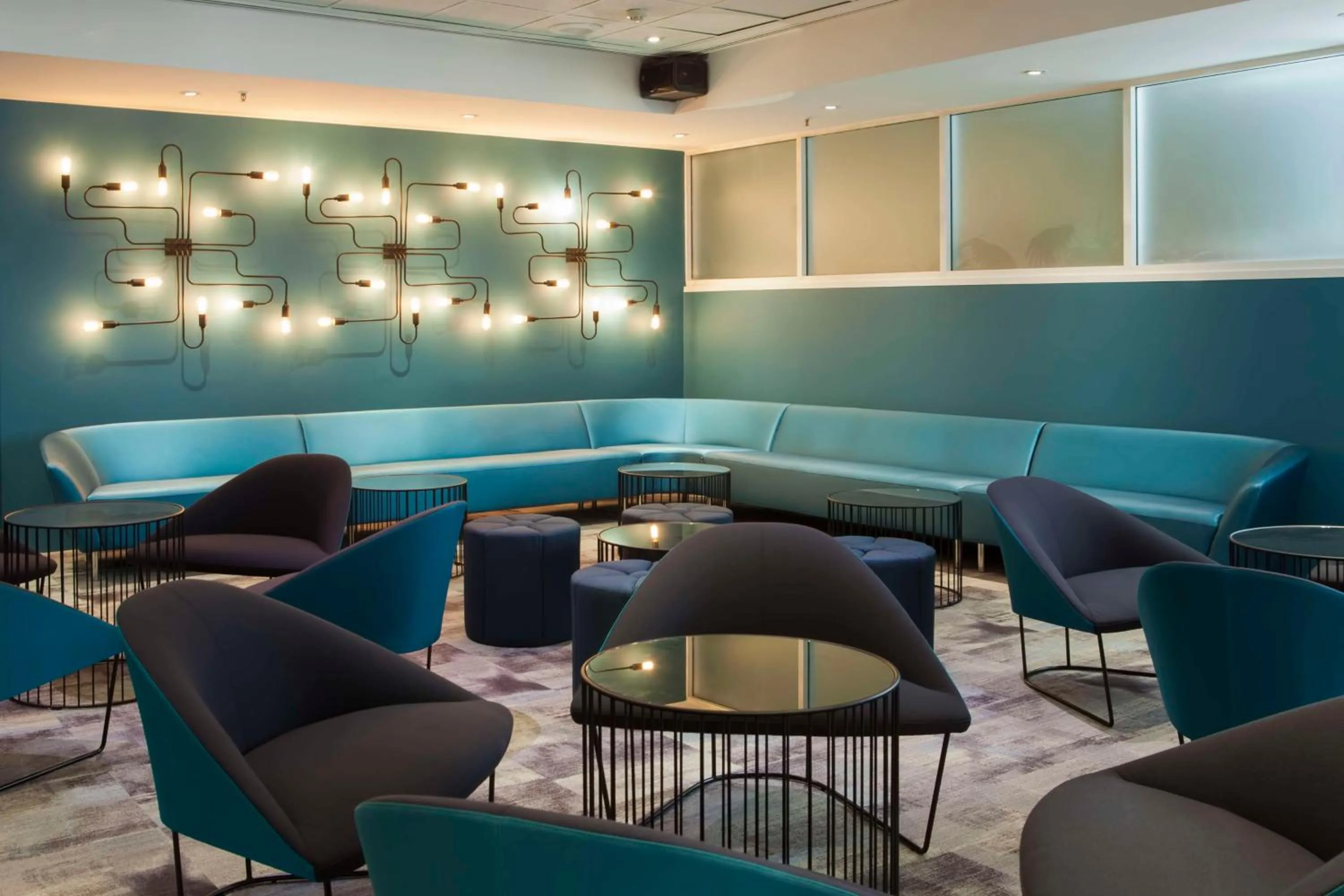 Lounge or bar in Metro Aspire Hotel Sydney