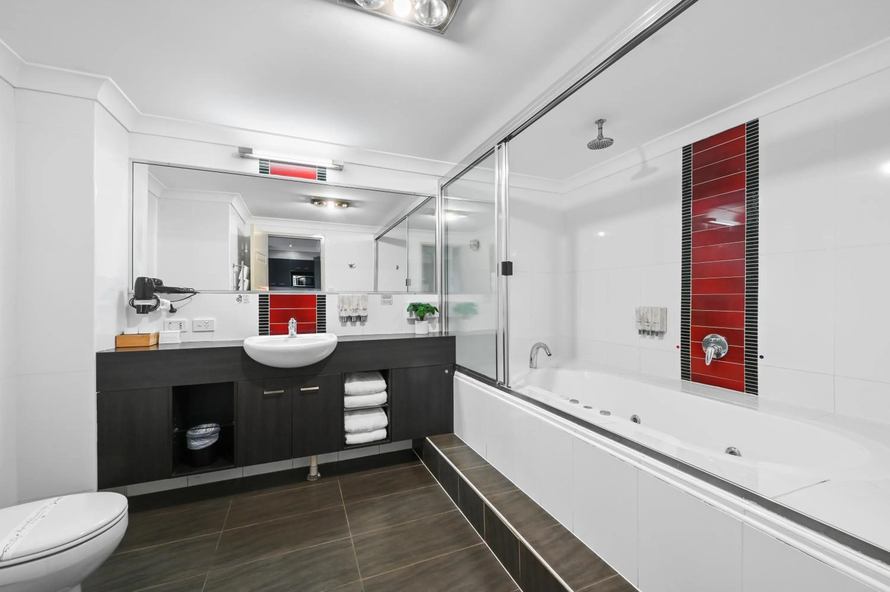 Shower in Platinum International