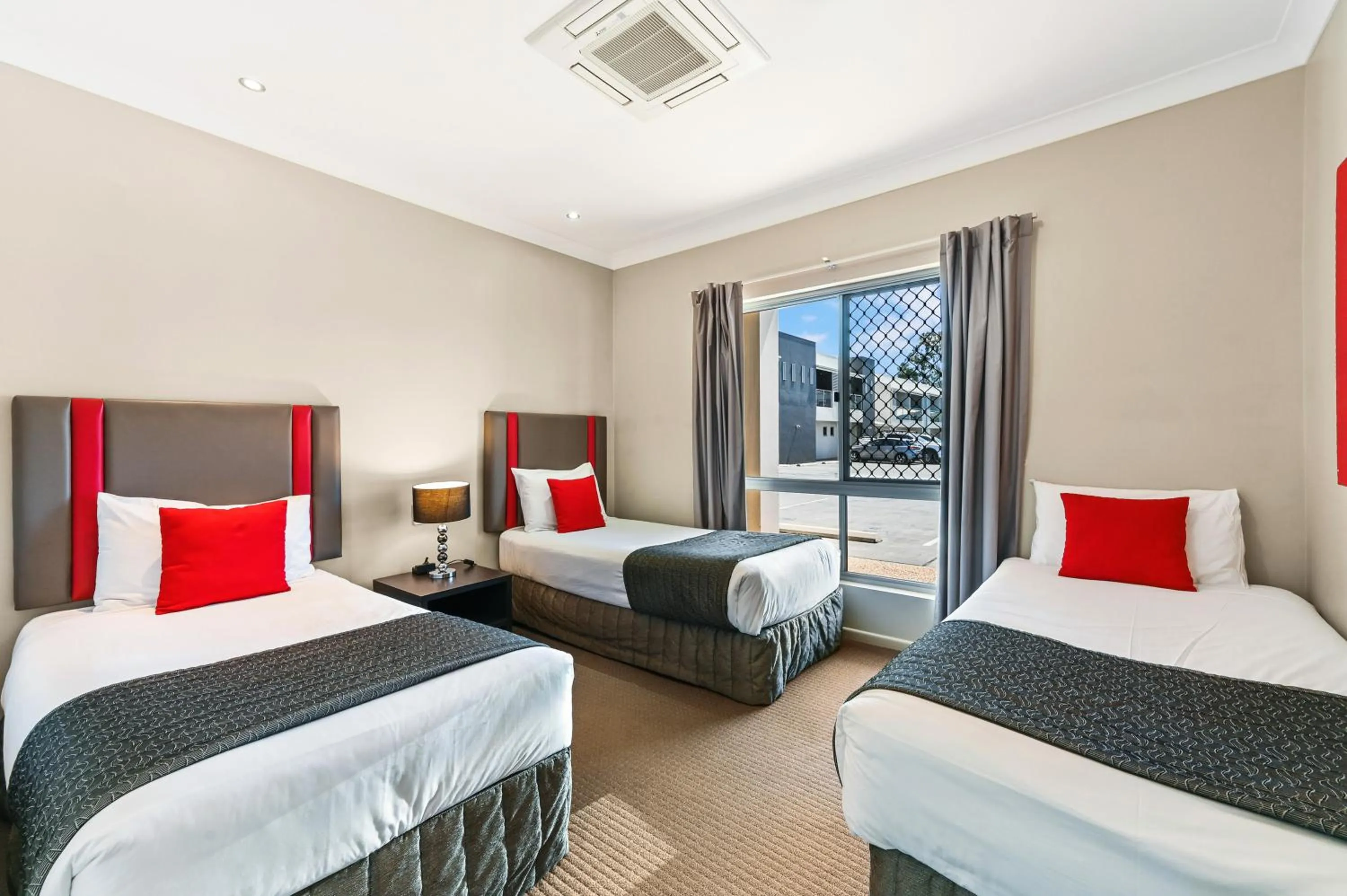 Photo of the whole room, Bed in Platinum International