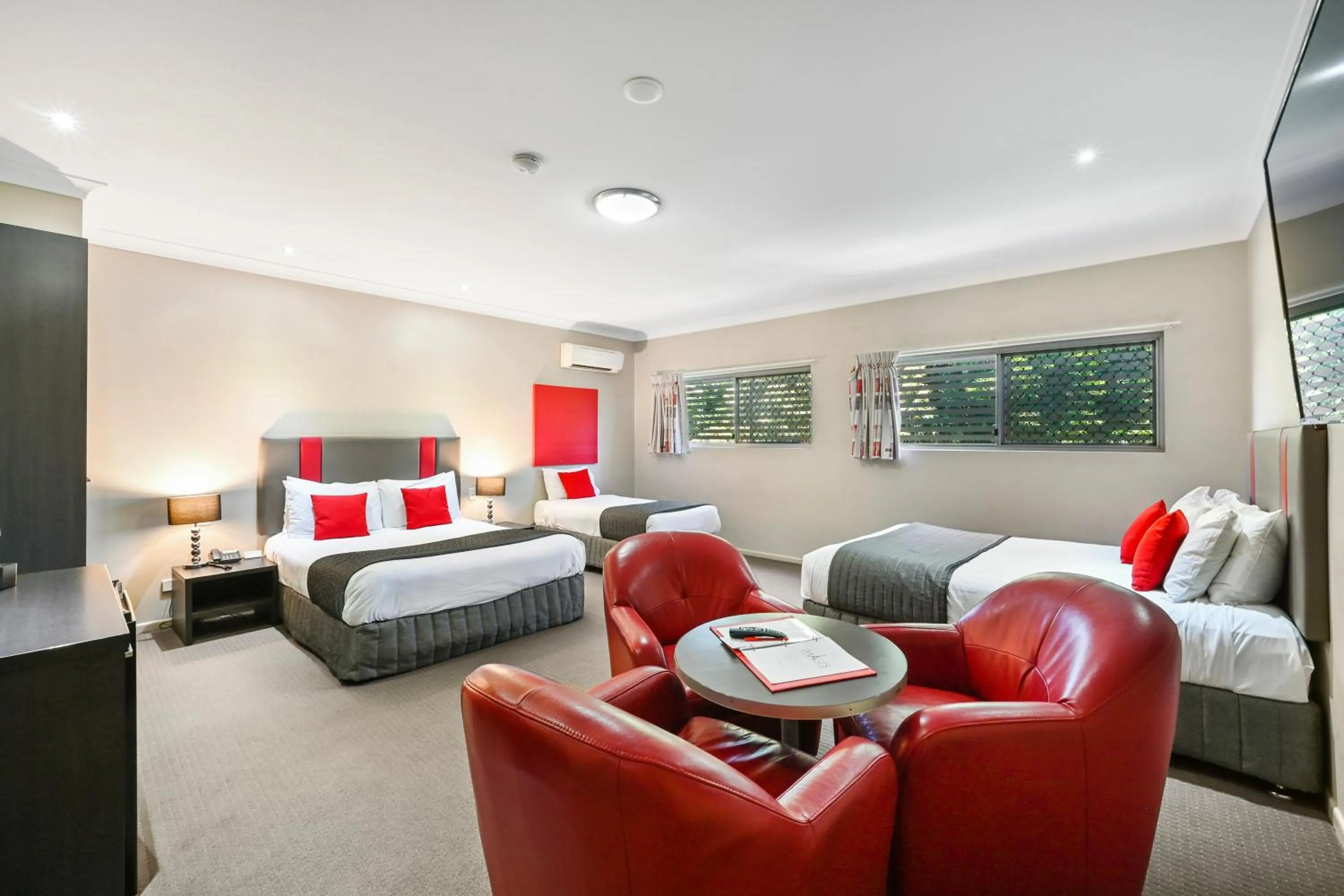 Photo of the whole room, Bed in Platinum International