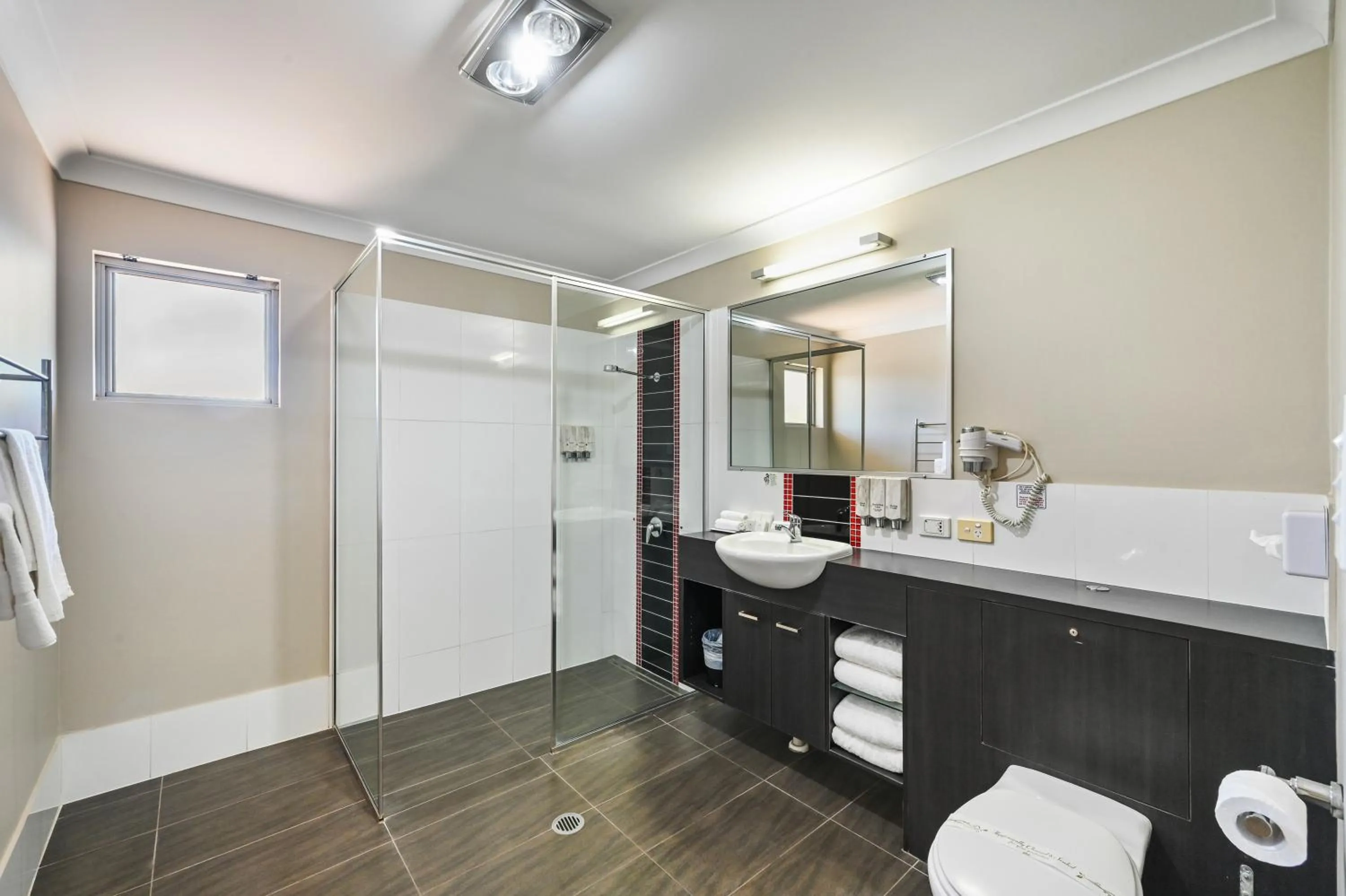 Shower in Platinum International