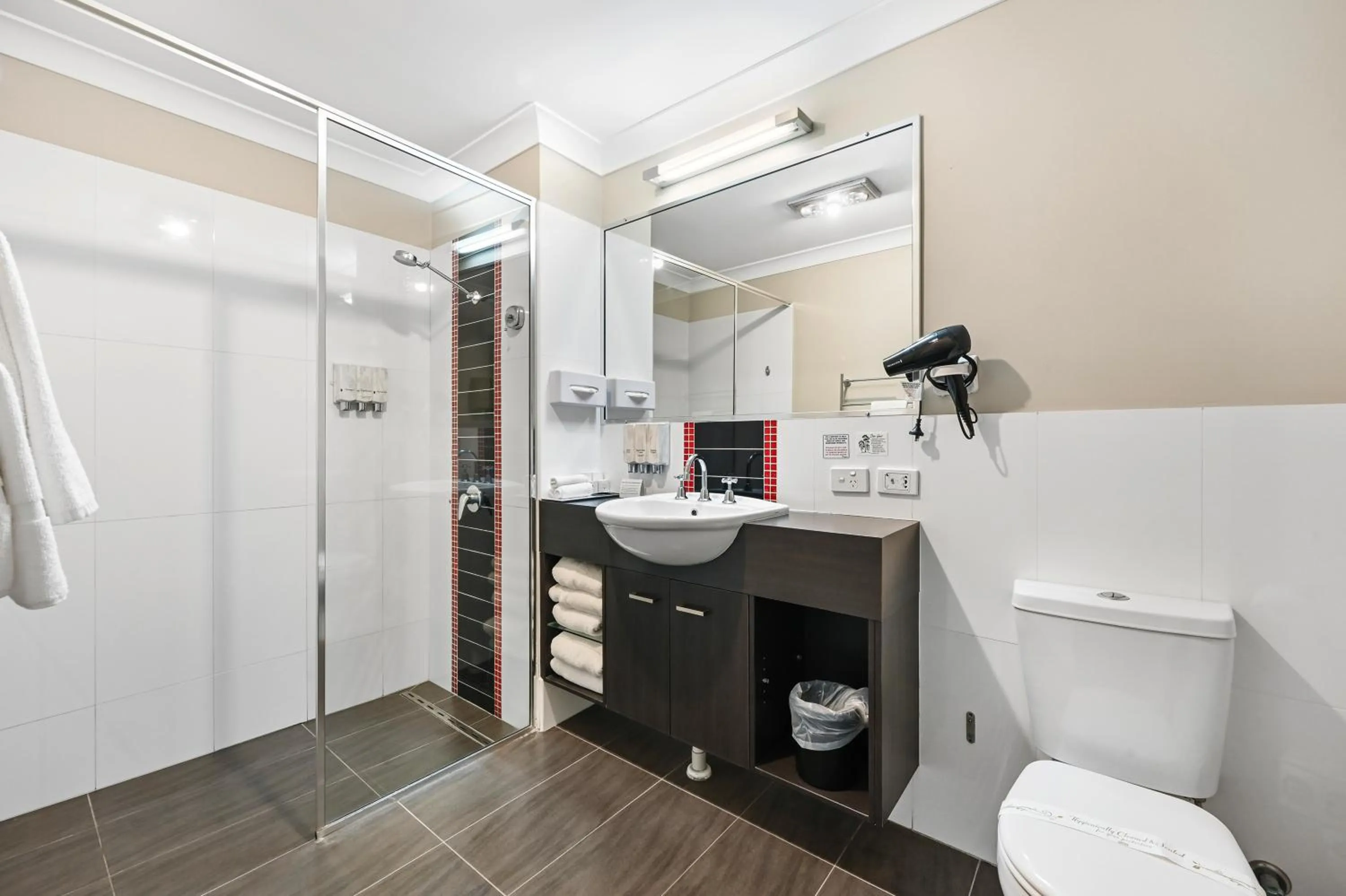 Shower in Platinum International