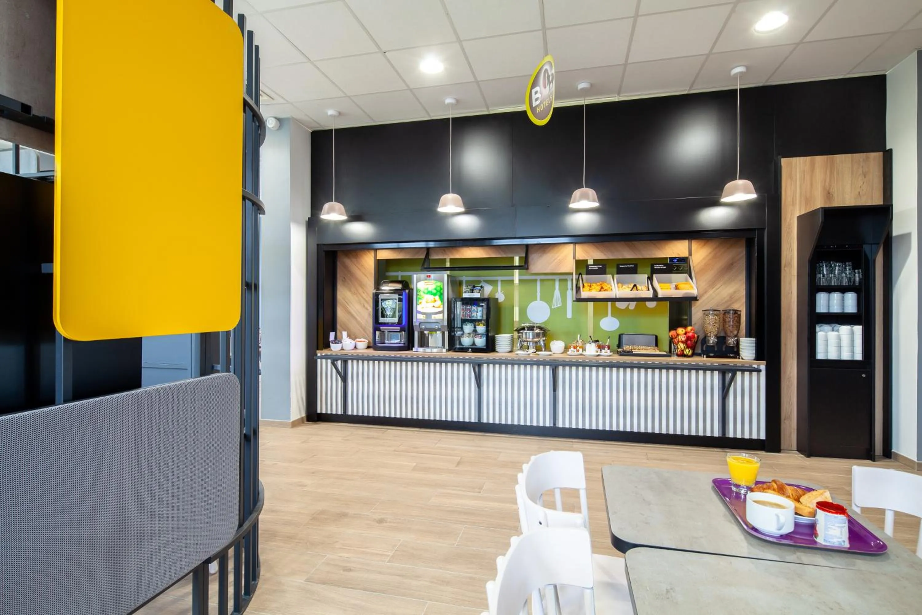 Food and drinks in B&B HOTEL Paris Gennevilliers Asnières