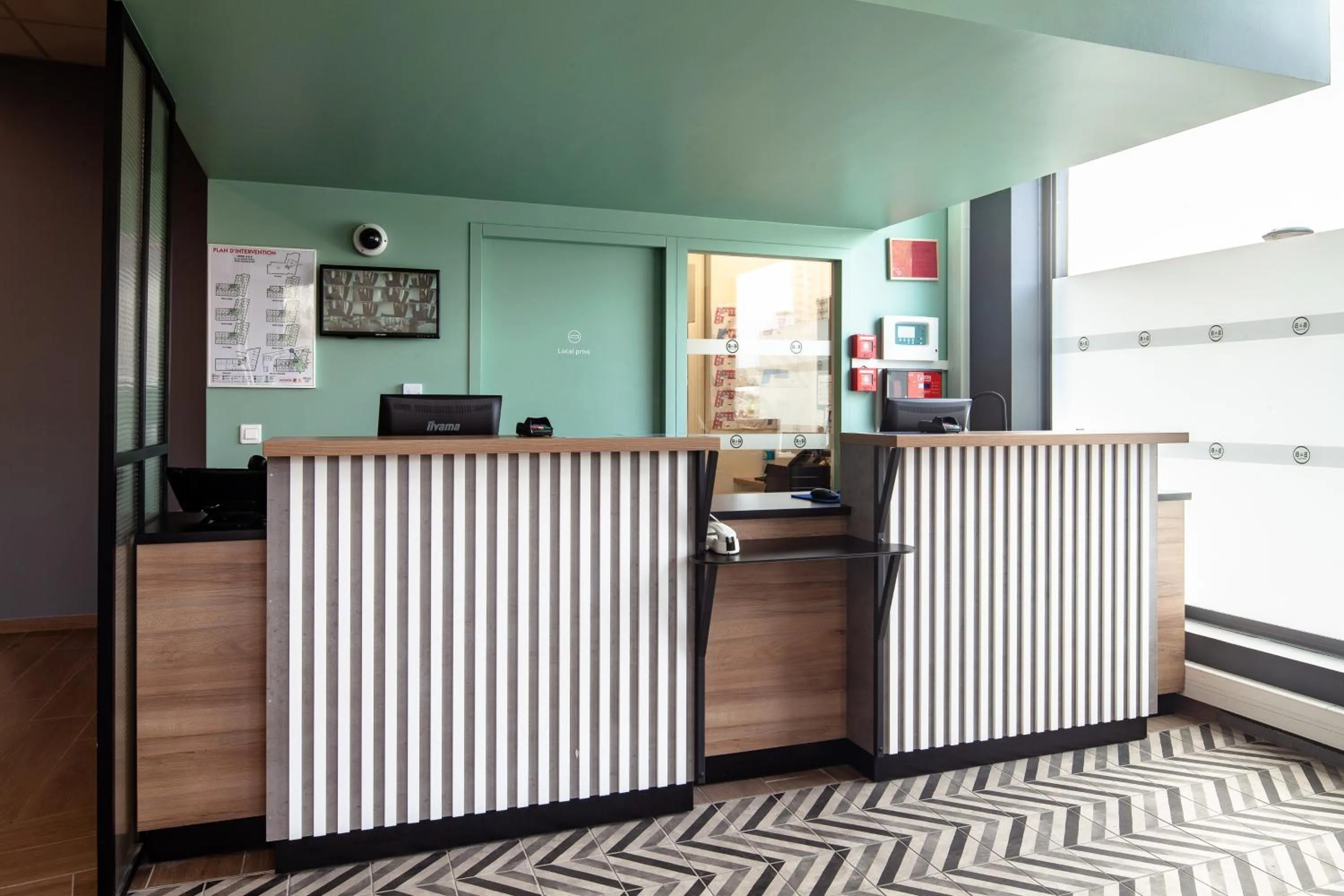 Lobby or reception in B&B HOTEL Paris Gennevilliers Asnières