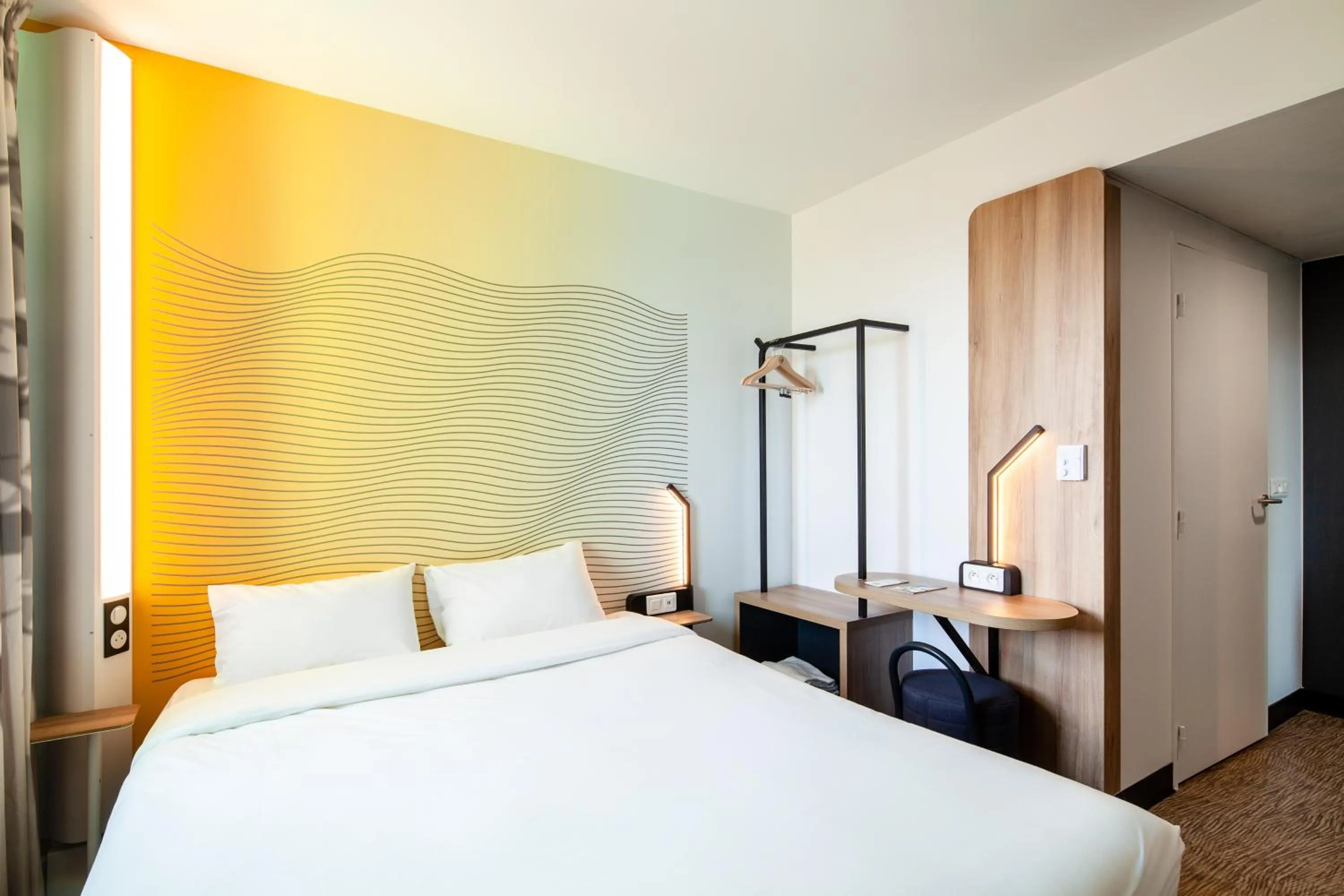 Photo of the whole room, Bed in B&B HOTEL Paris Gennevilliers Asnières