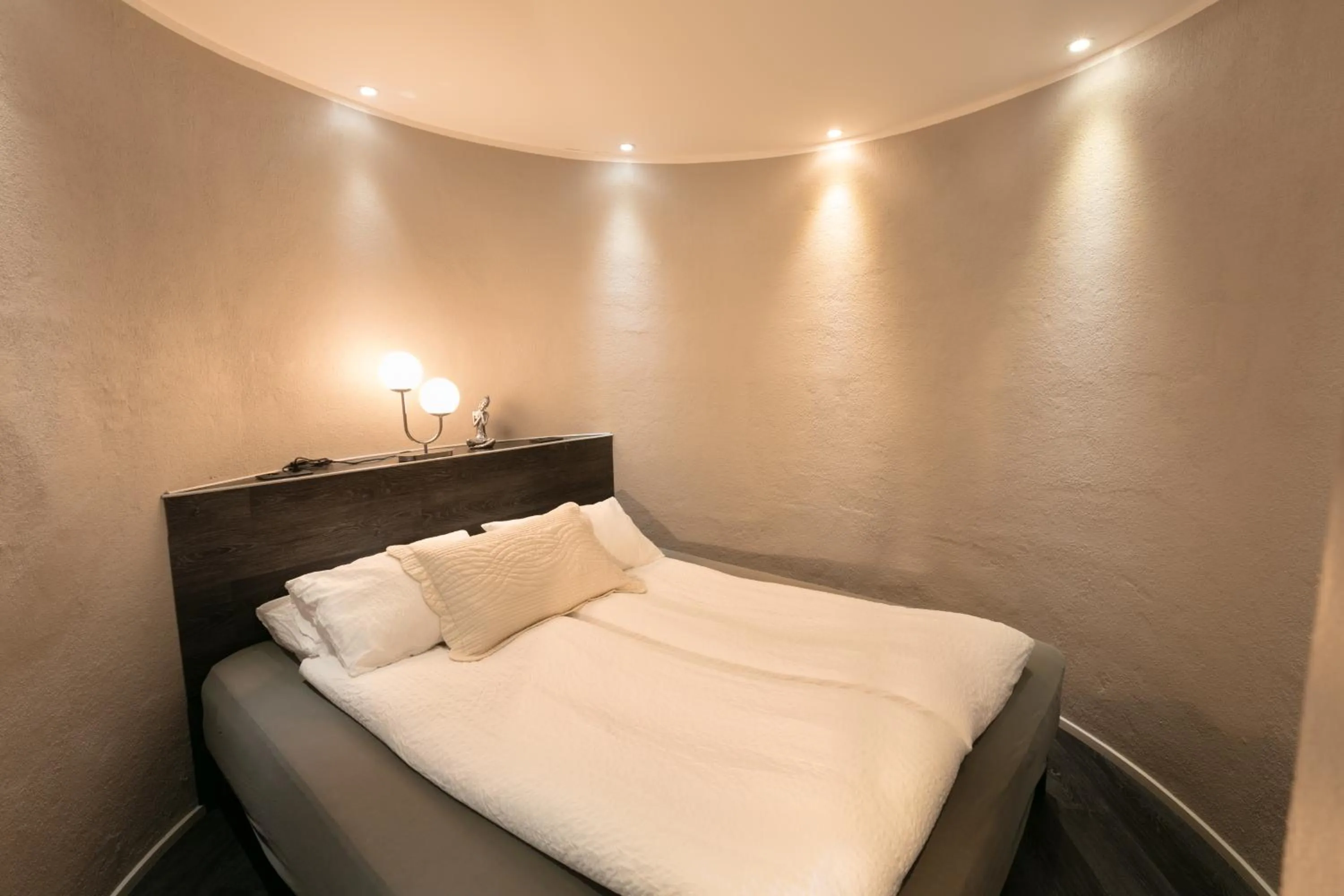 Bed in Karuna Guesthouse