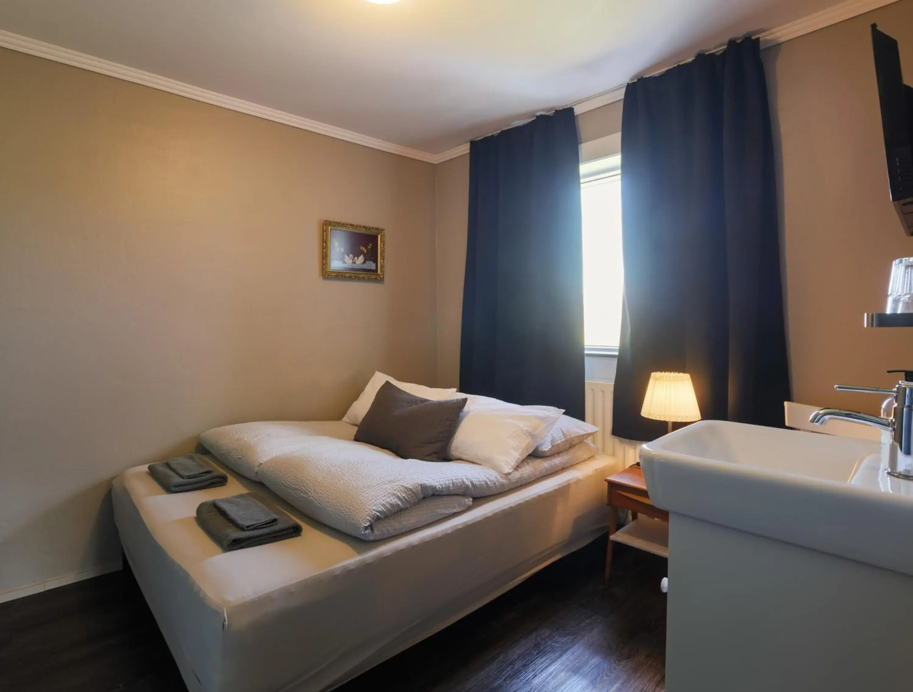 Double Room with Shared Toilet - single occupancy in Karuna Guesthouse Double Room with Shared Toilet - single occupancy in Karuna Guesthouse