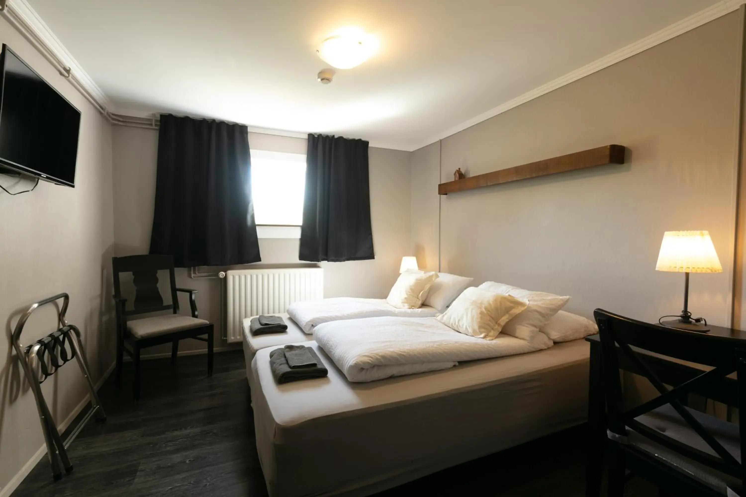 Twin Room with Shared Bathroom - single occupancy in Karuna Guesthouse Twin Room with Shared Bathroom - single occupancy in Karuna Guesthouse