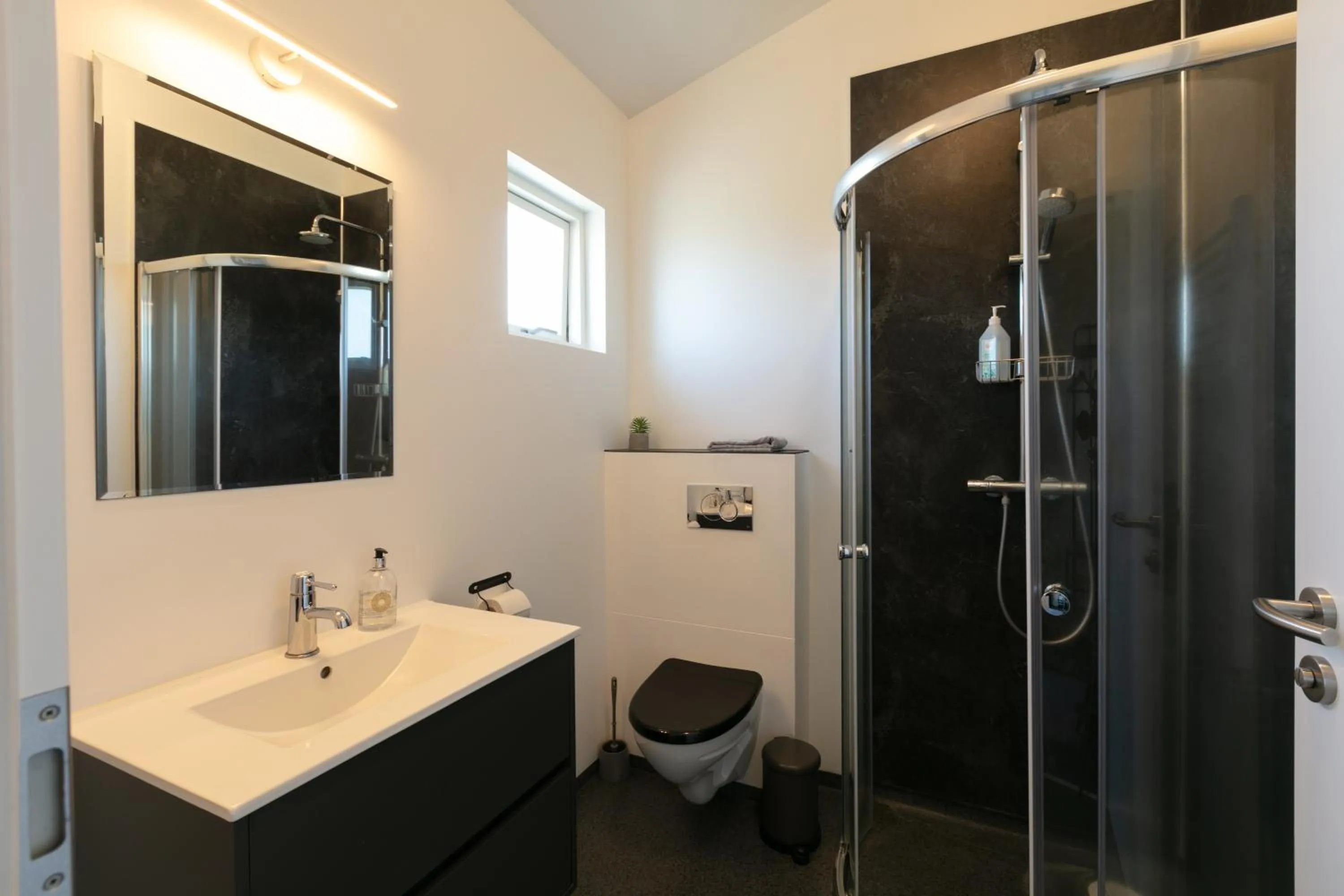 Toilet in Karuna Guesthouse