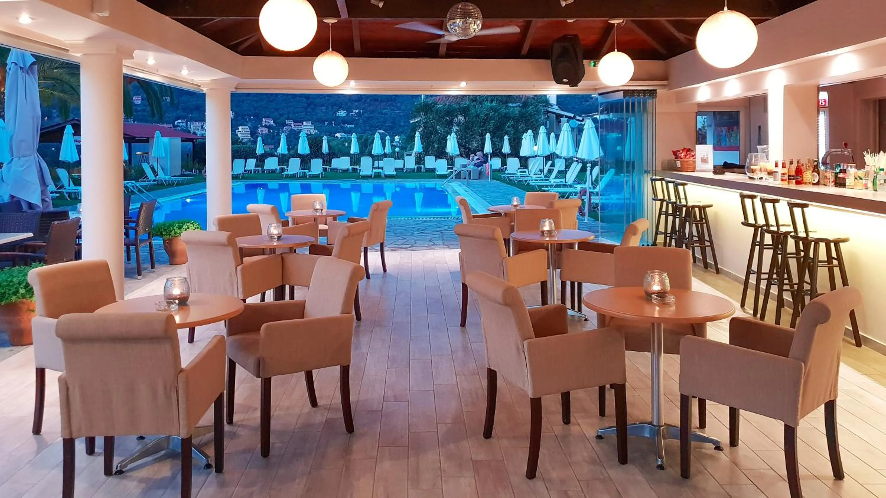 Lounge or bar in Hotel Yannis Corfu