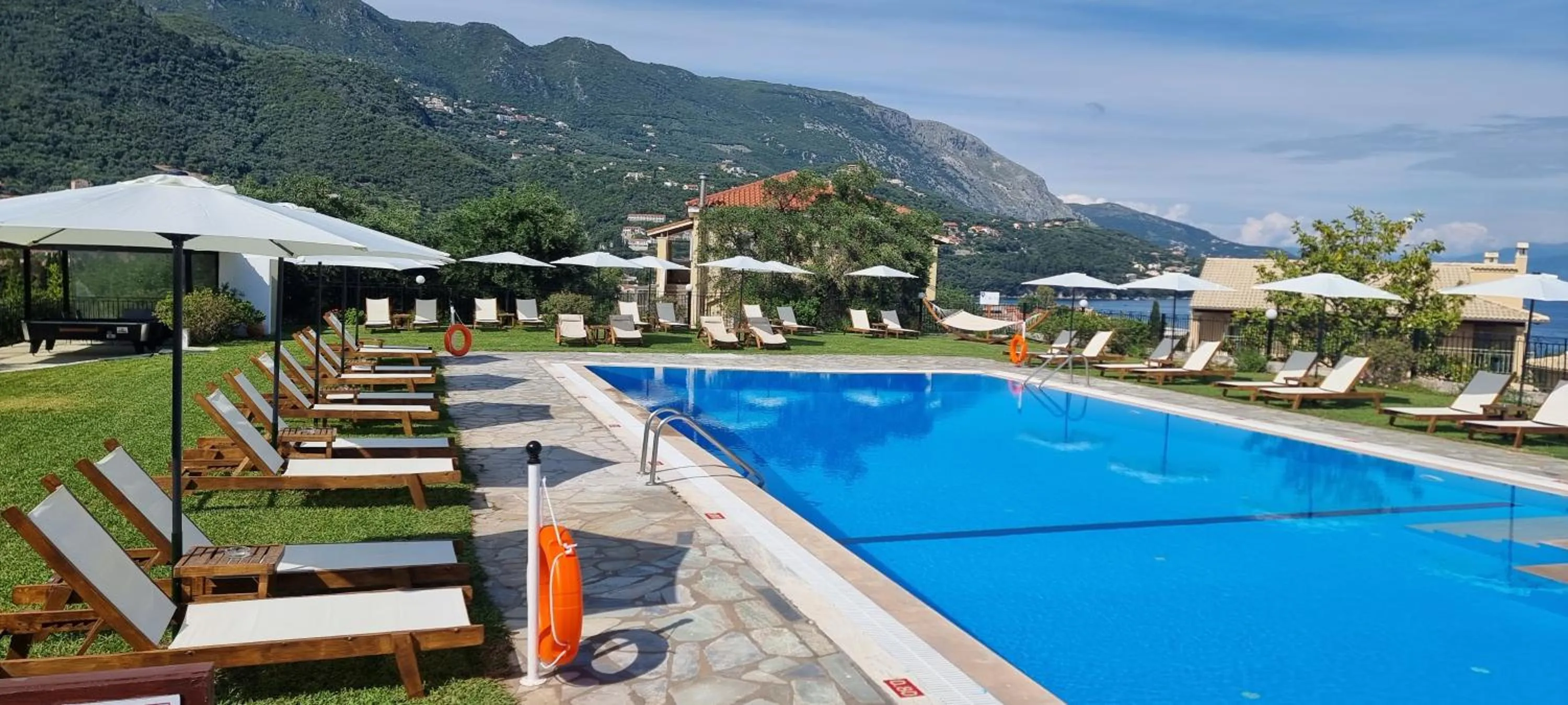 Swimming pool in Hotel Yannis Corfu