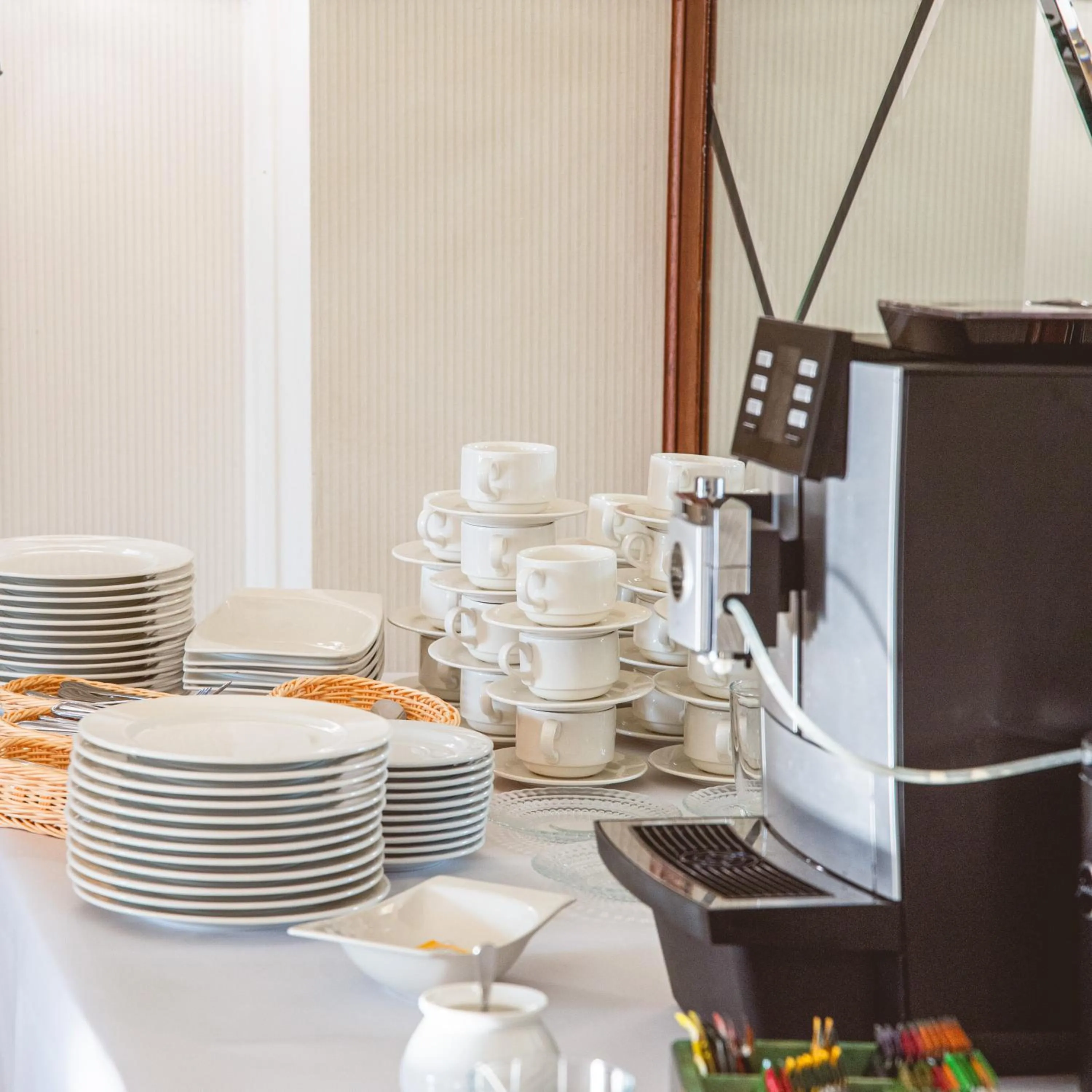 Restaurant/places to eat in Hotel Skala