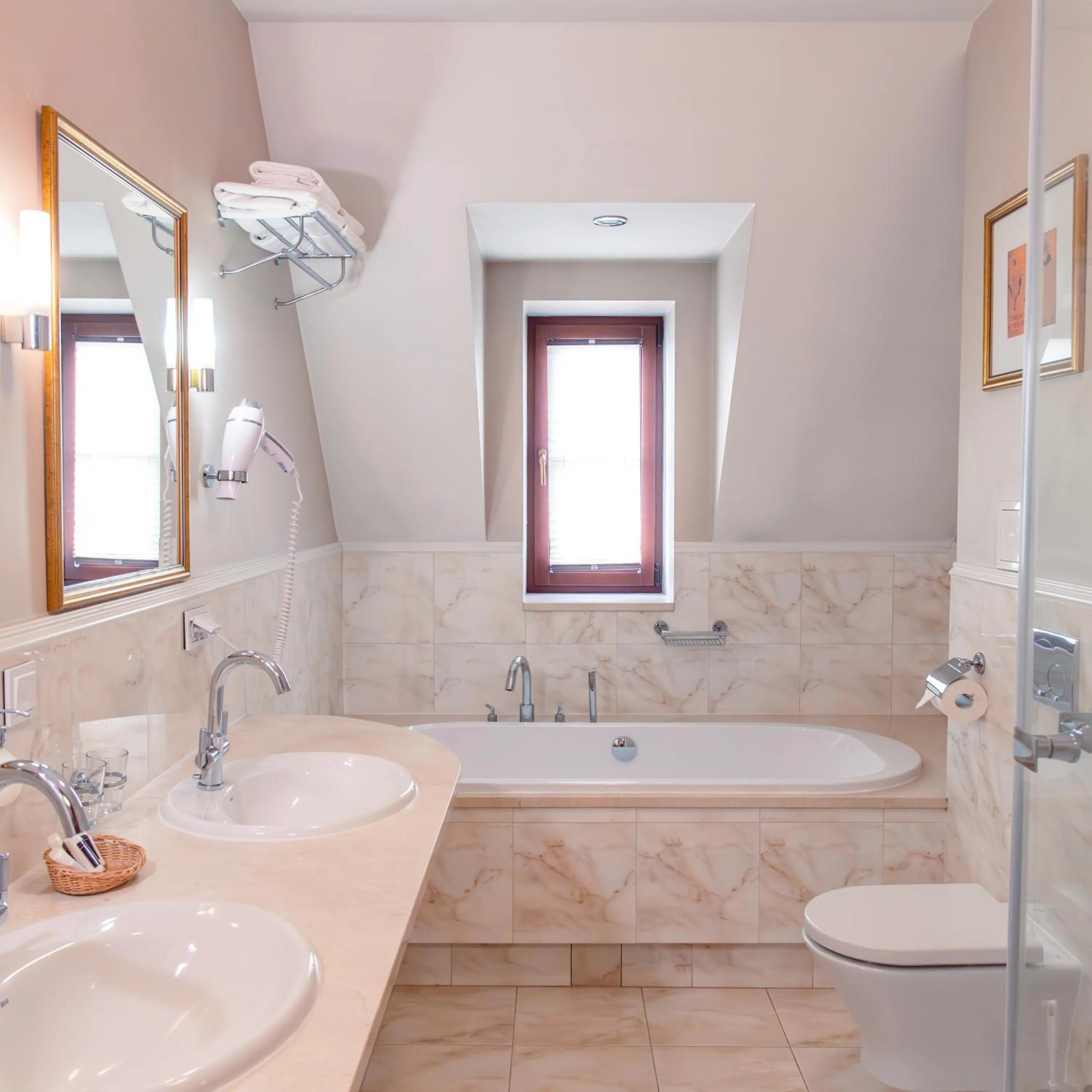 Shower in Hotel Skala