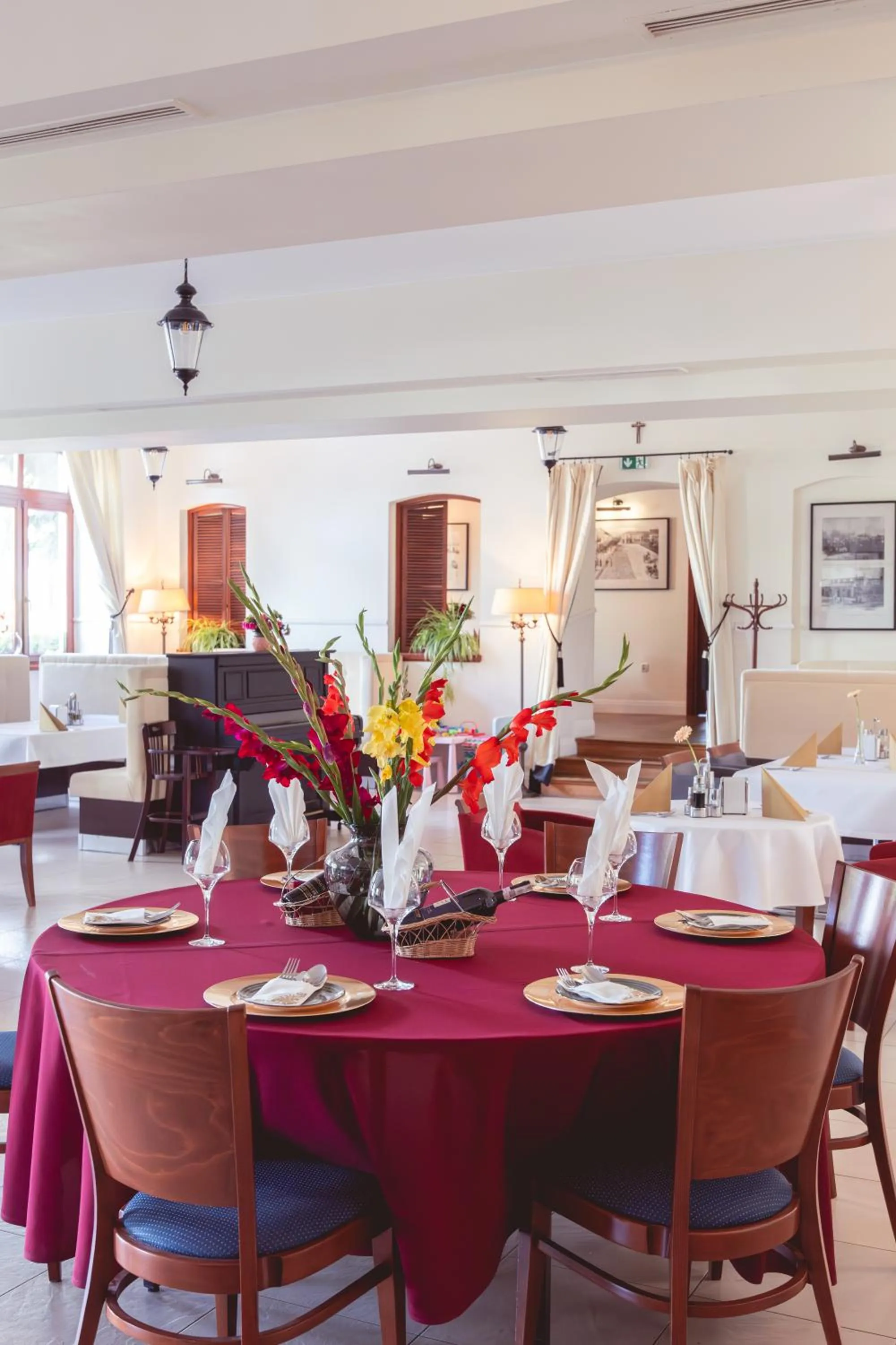 Restaurant/places to eat in Hotel Skala