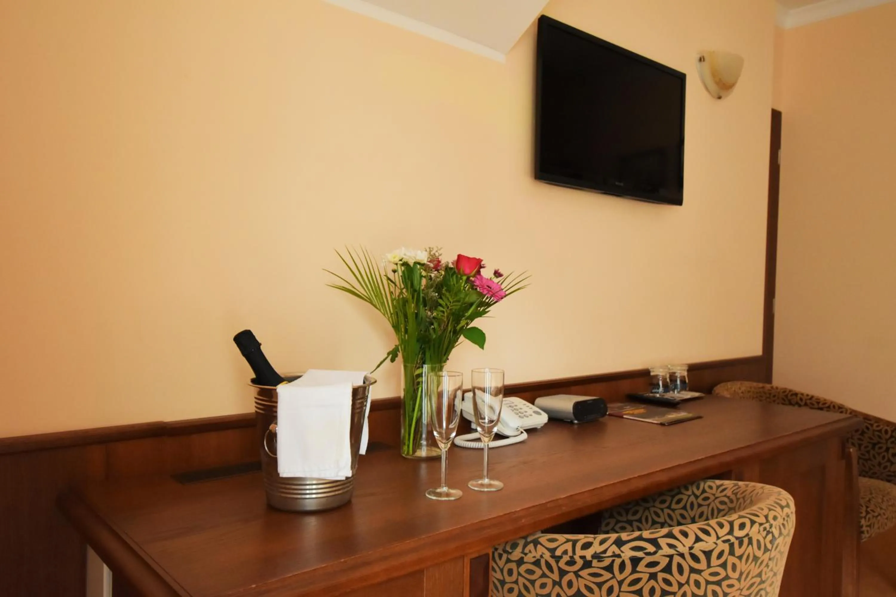 Country Saloon Belá