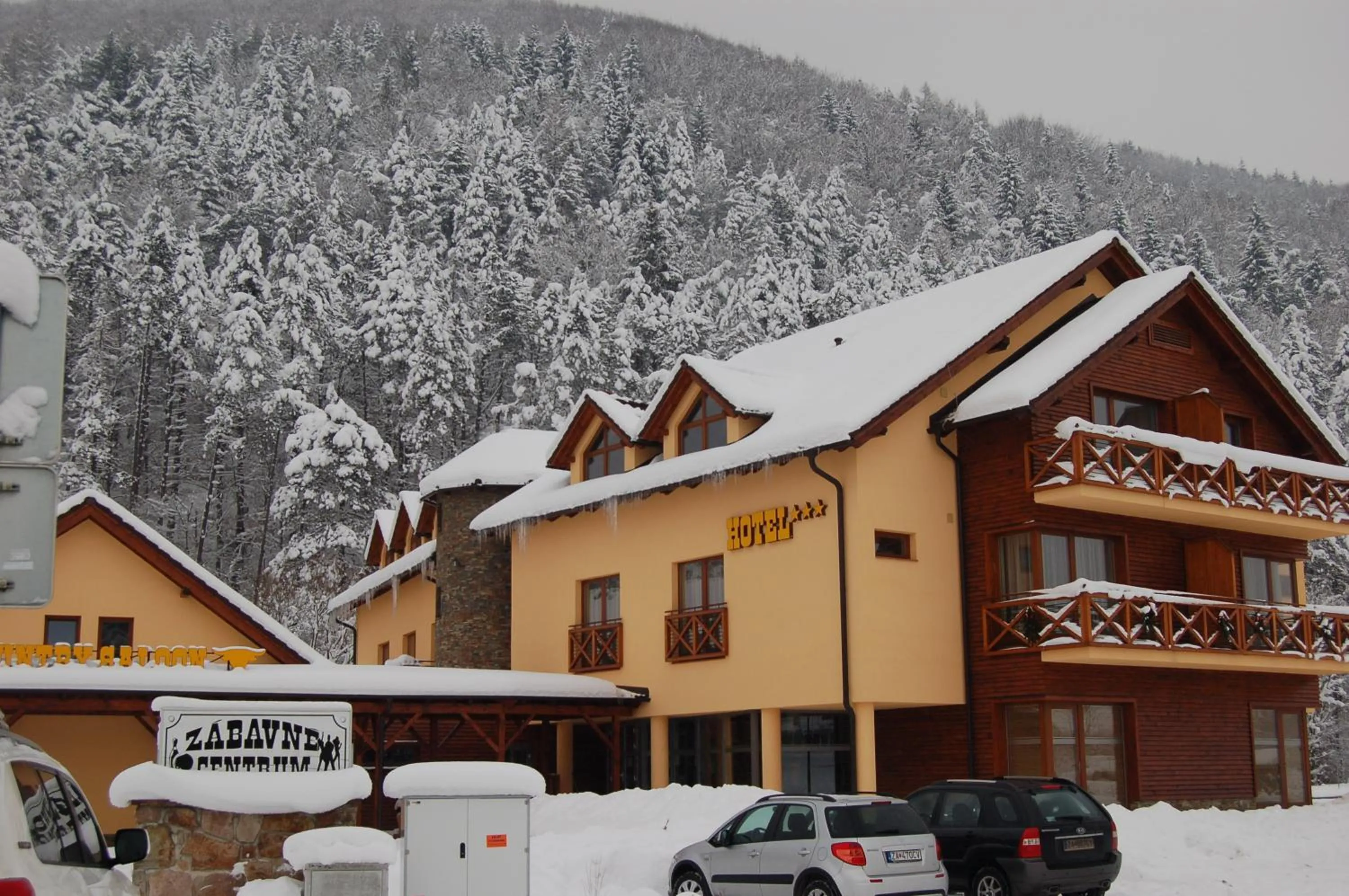 Property building in Country Saloon Belá