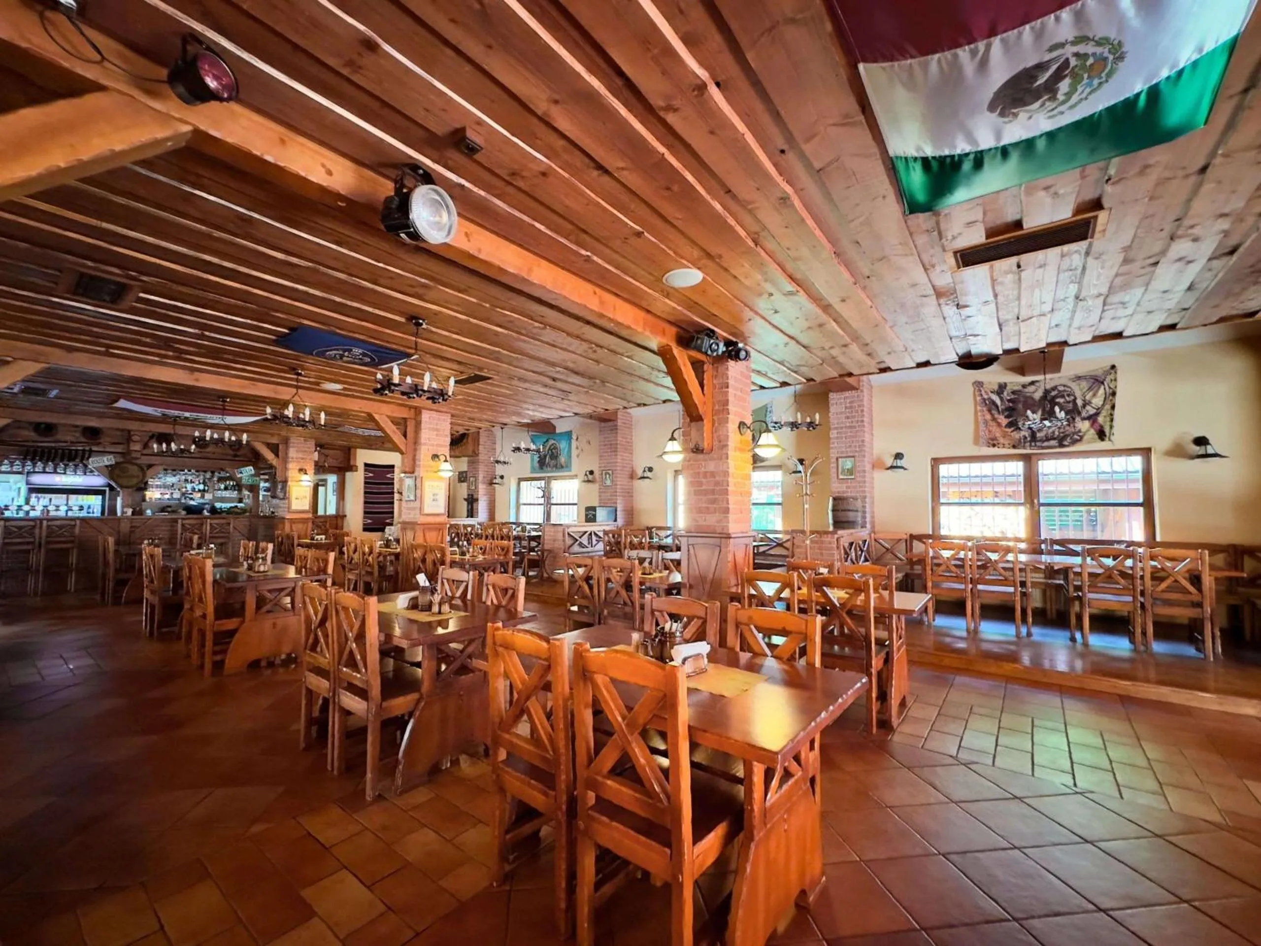 Restaurant/places to eat in Country Saloon Belá