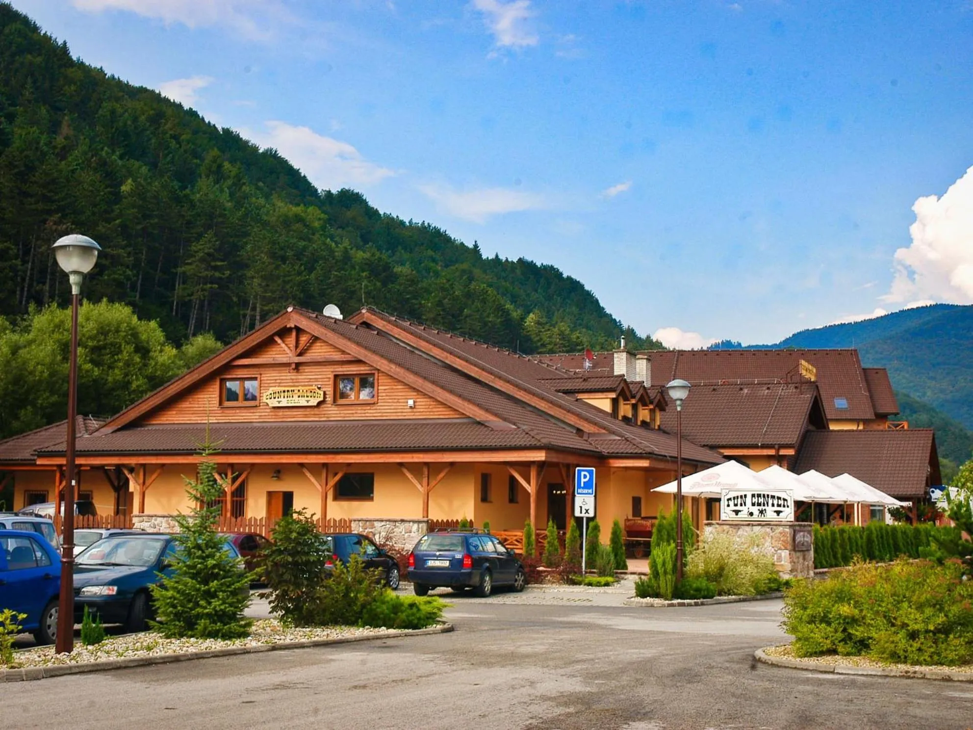 Restaurant/places to eat in Country Saloon Belá