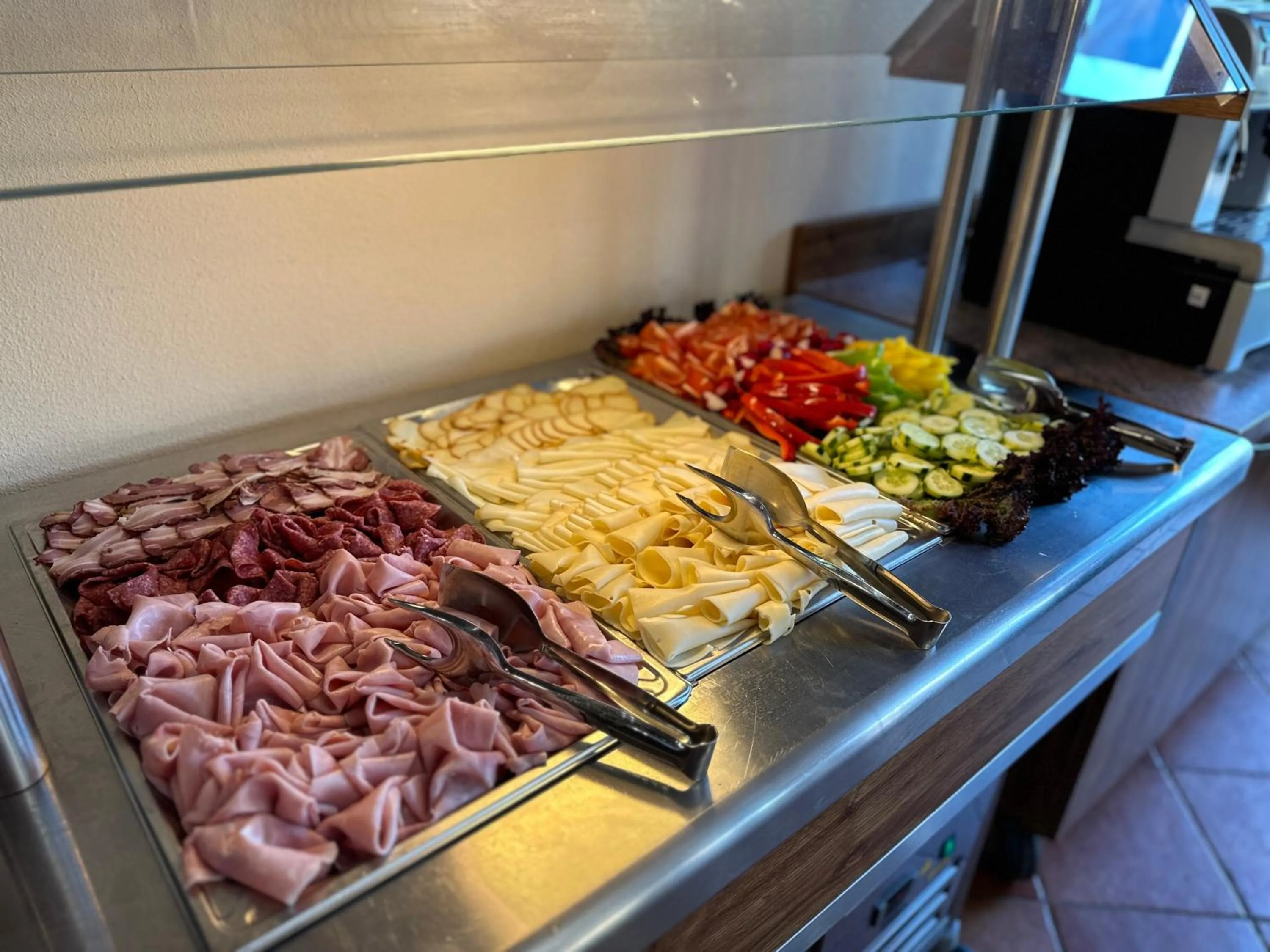 Buffet breakfast in Country Saloon Belá