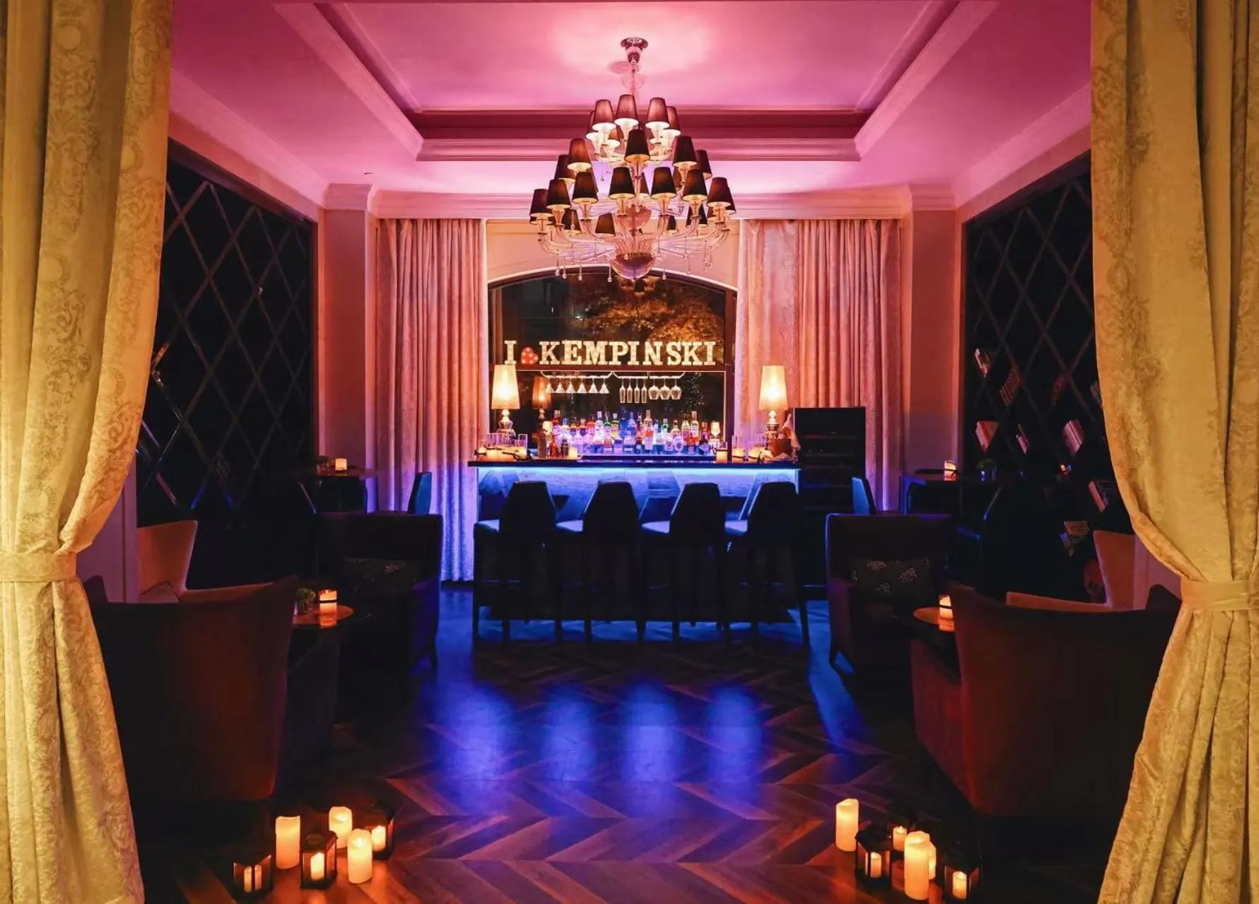 Lounge or bar in Kempinski The One Suites Hotel Shanghai Downtown