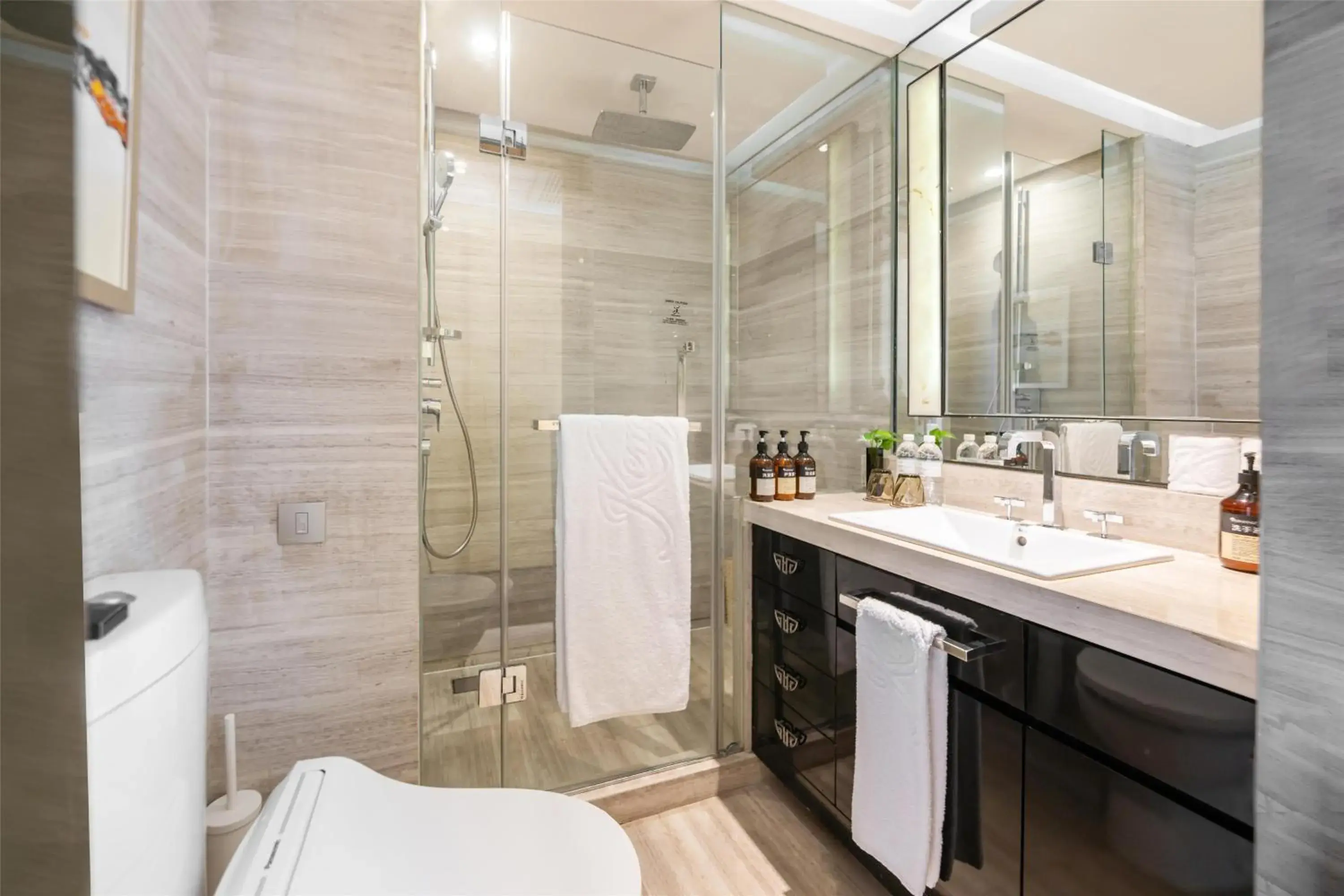 Photo of the whole room in Kempinski The One Suites Hotel Shanghai Downtown Photo of the whole room in Kempinski The One Suites Hotel Shanghai Downtown