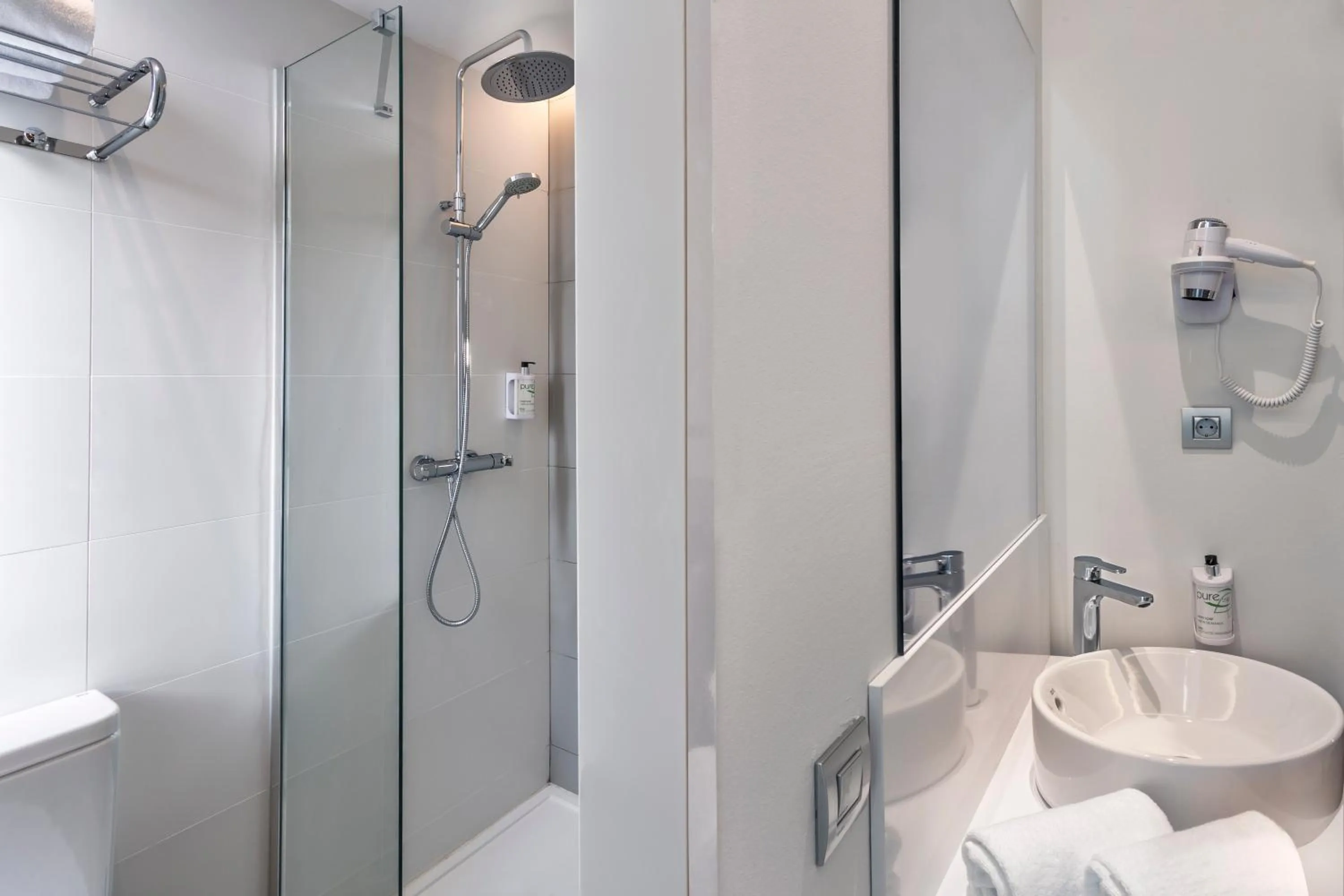 Bathroom in B&B HOTEL Tarragona Centro Urbis