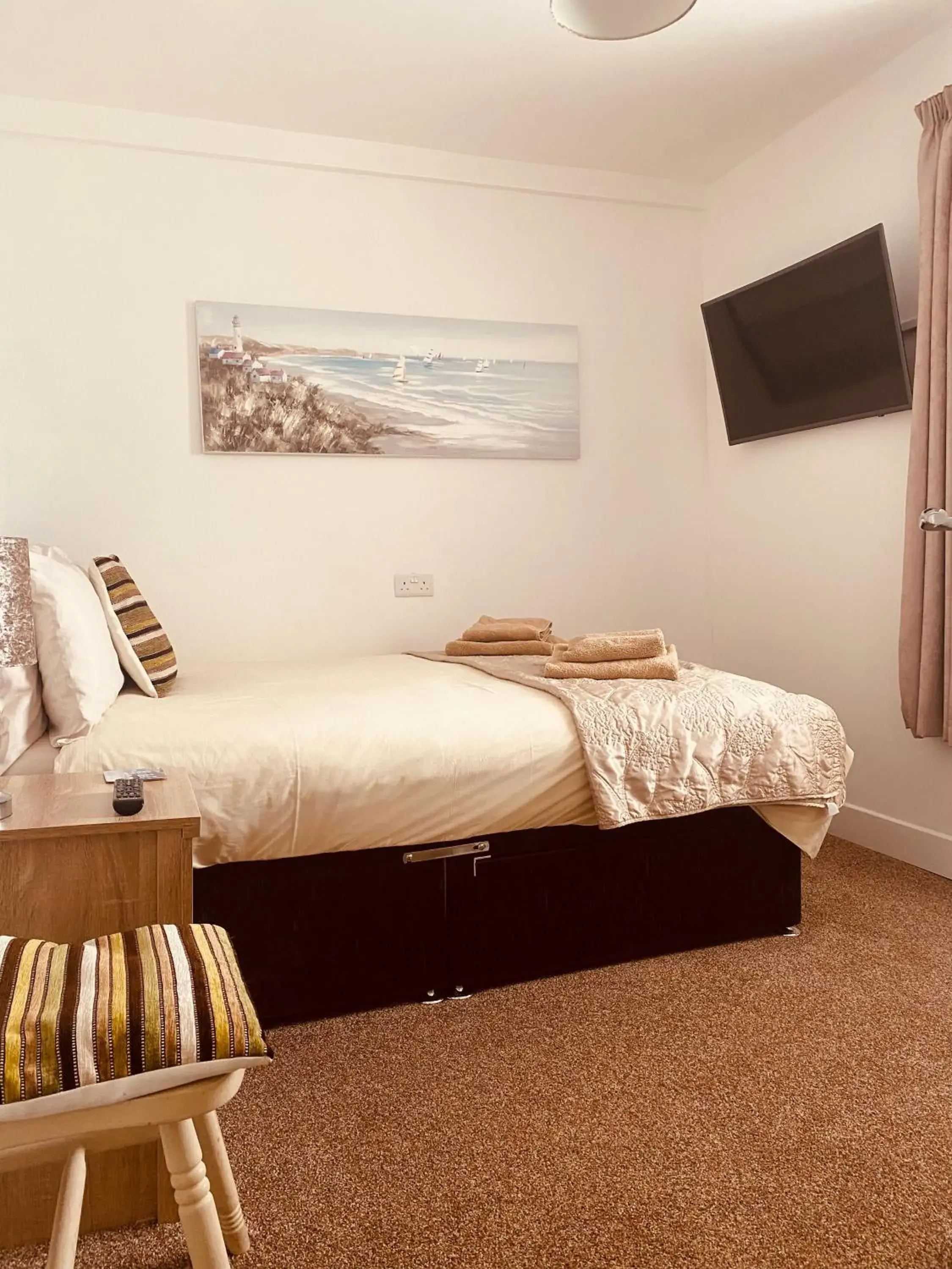 Budget Double Room - single occupancy in The Haven Budget Double Room - single occupancy in The Haven