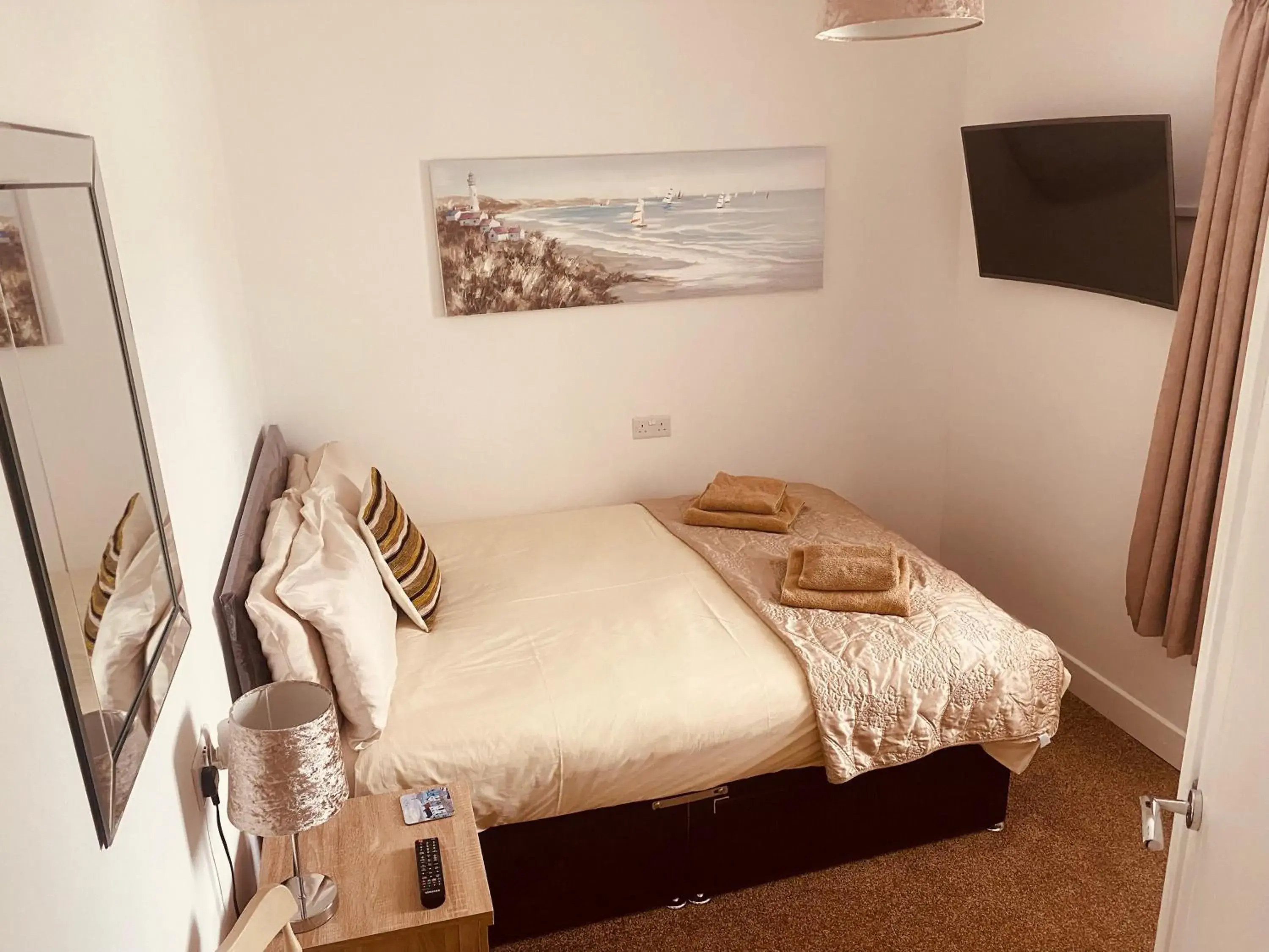 Budget Double Room - single occupancy in The Haven Budget Double Room - single occupancy in The Haven