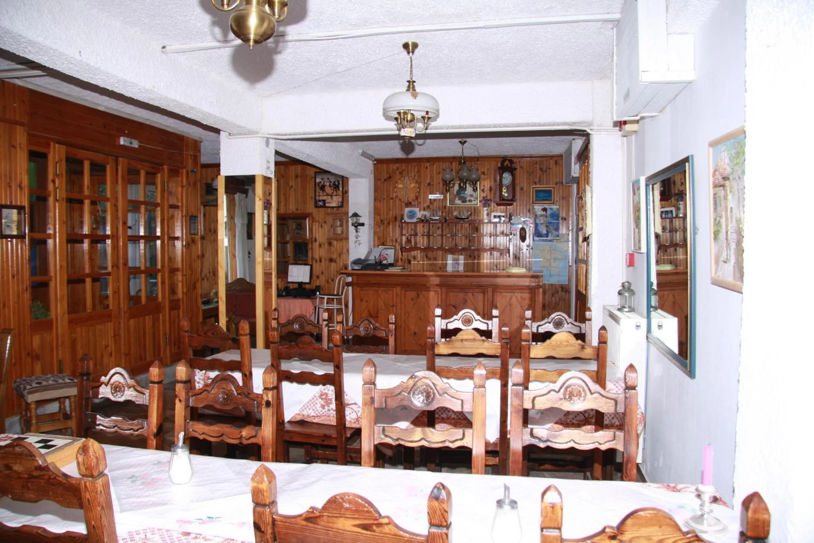 Restaurant/places to eat in Katerina Hotel