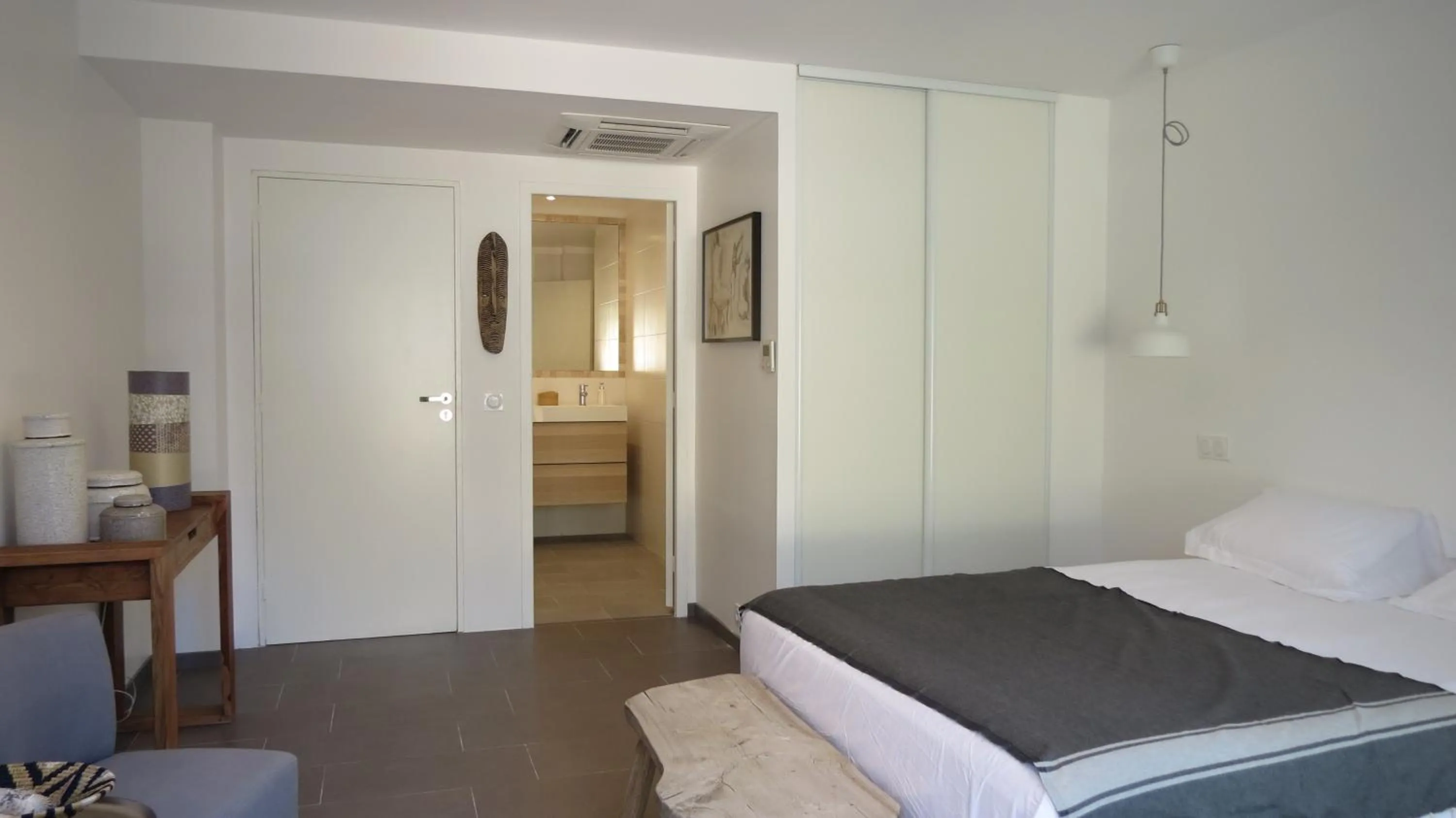 Bedroom, Bed in Le Castellas du Pic St Loup