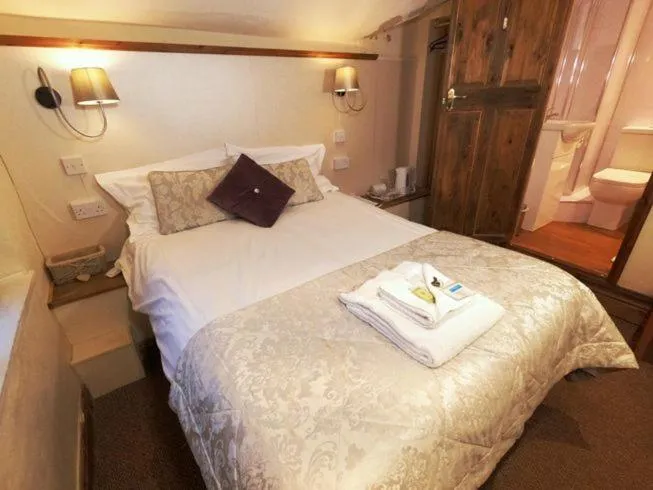 Bed in Strands Hotel/Screes Inn & Micro Brewery