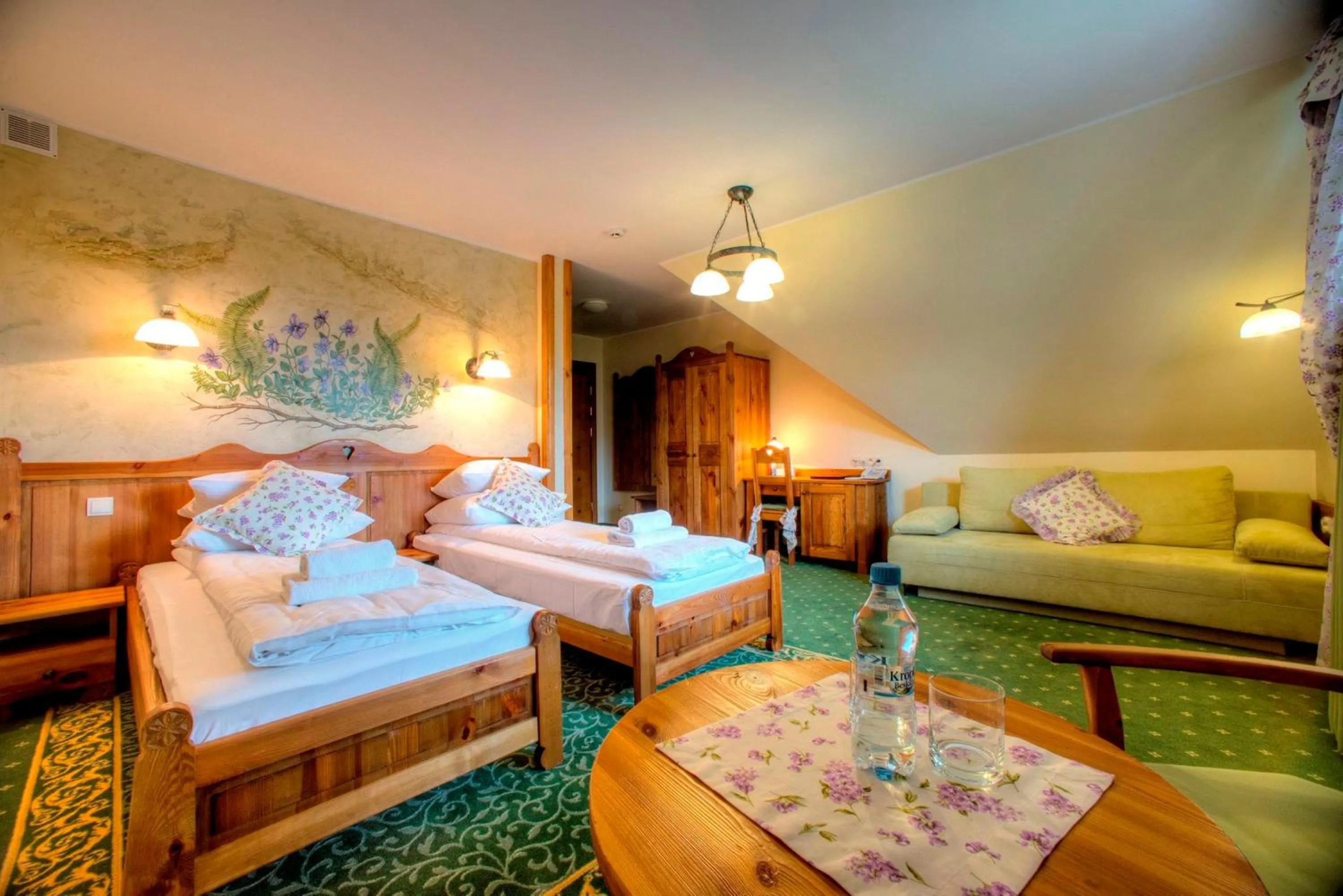 Photo of the whole room in Hotel Carpatia Bieszczadzki Gościniec